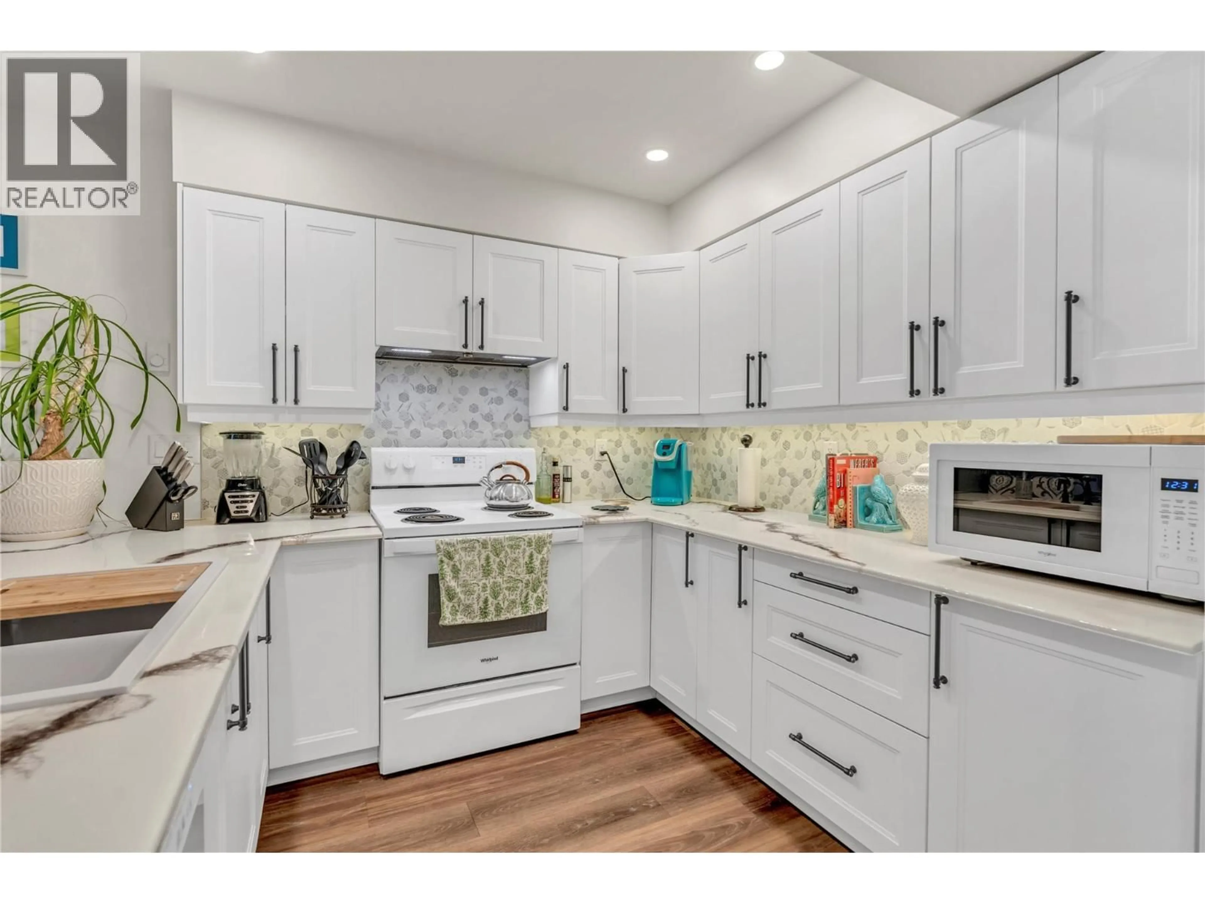 Open concept kitchen, unknown for 313 - 3140 WILSON STREET, Penticton British Columbia V2A7K4