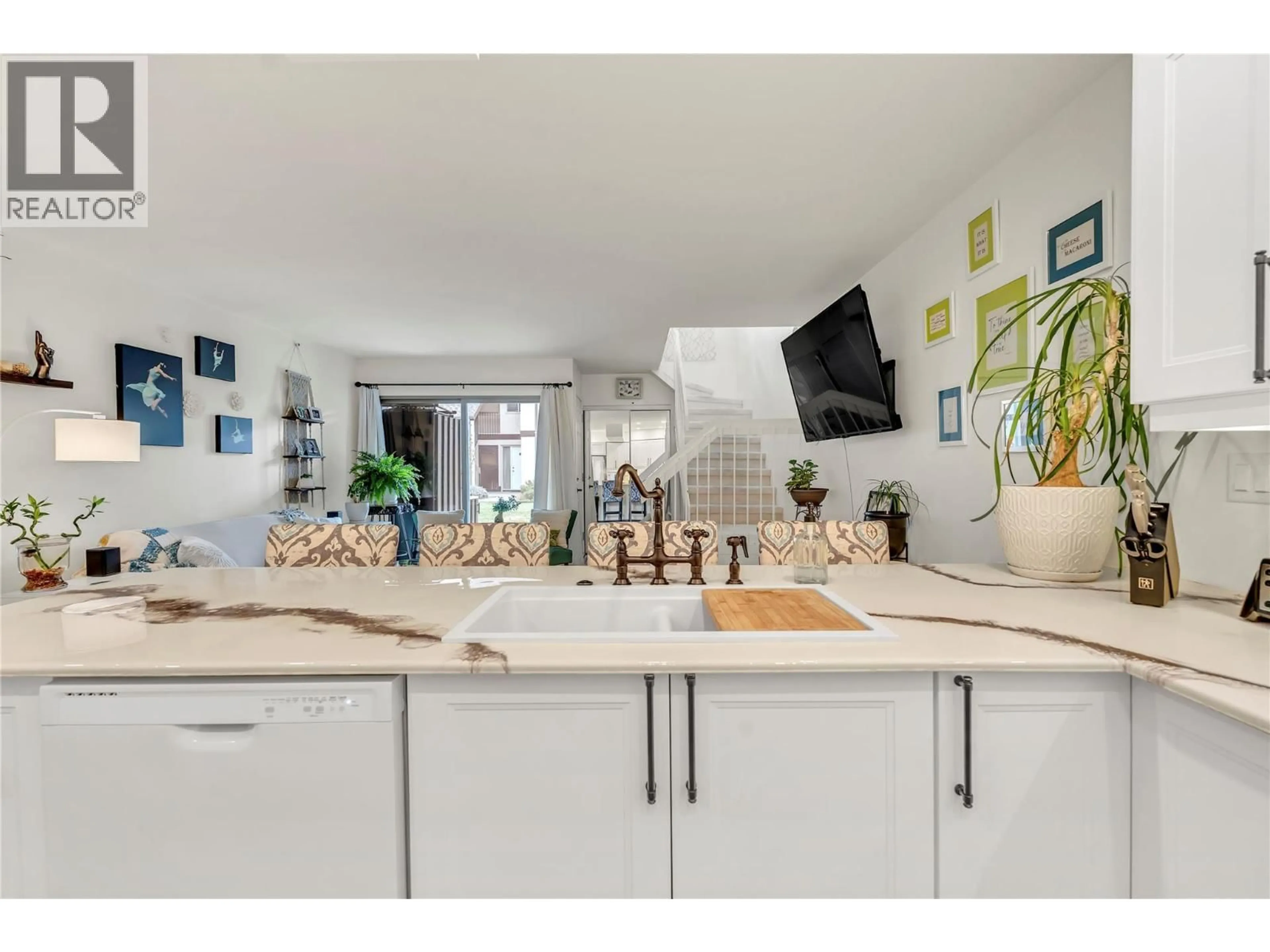 Open concept kitchen, ceramic/tile floor for 313 - 3140 WILSON STREET, Penticton British Columbia V2A7K4