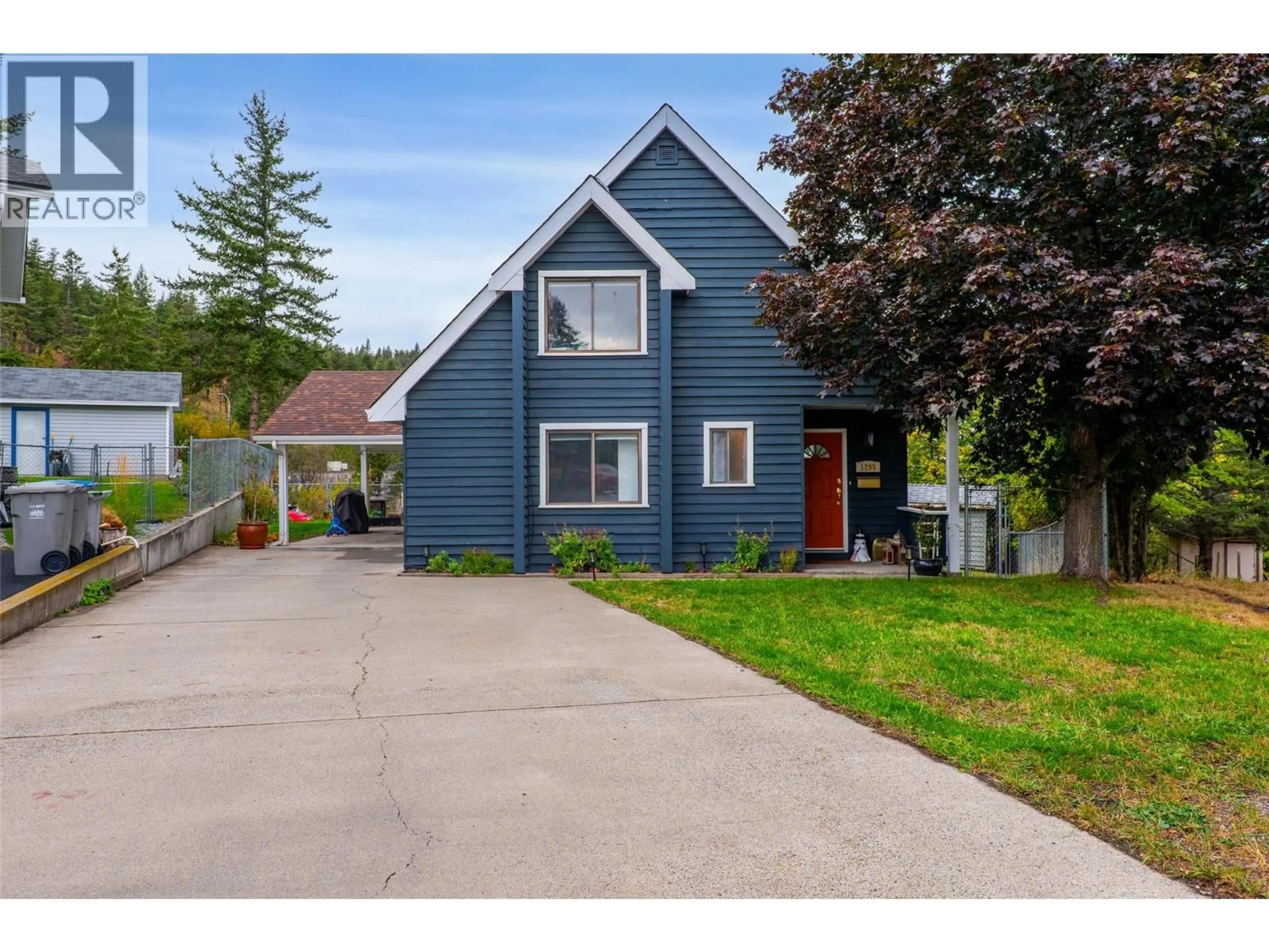 Home with vinyl exterior material, street for 1295 HARRISON PLACE, Kamloops British Columbia V1S1M2