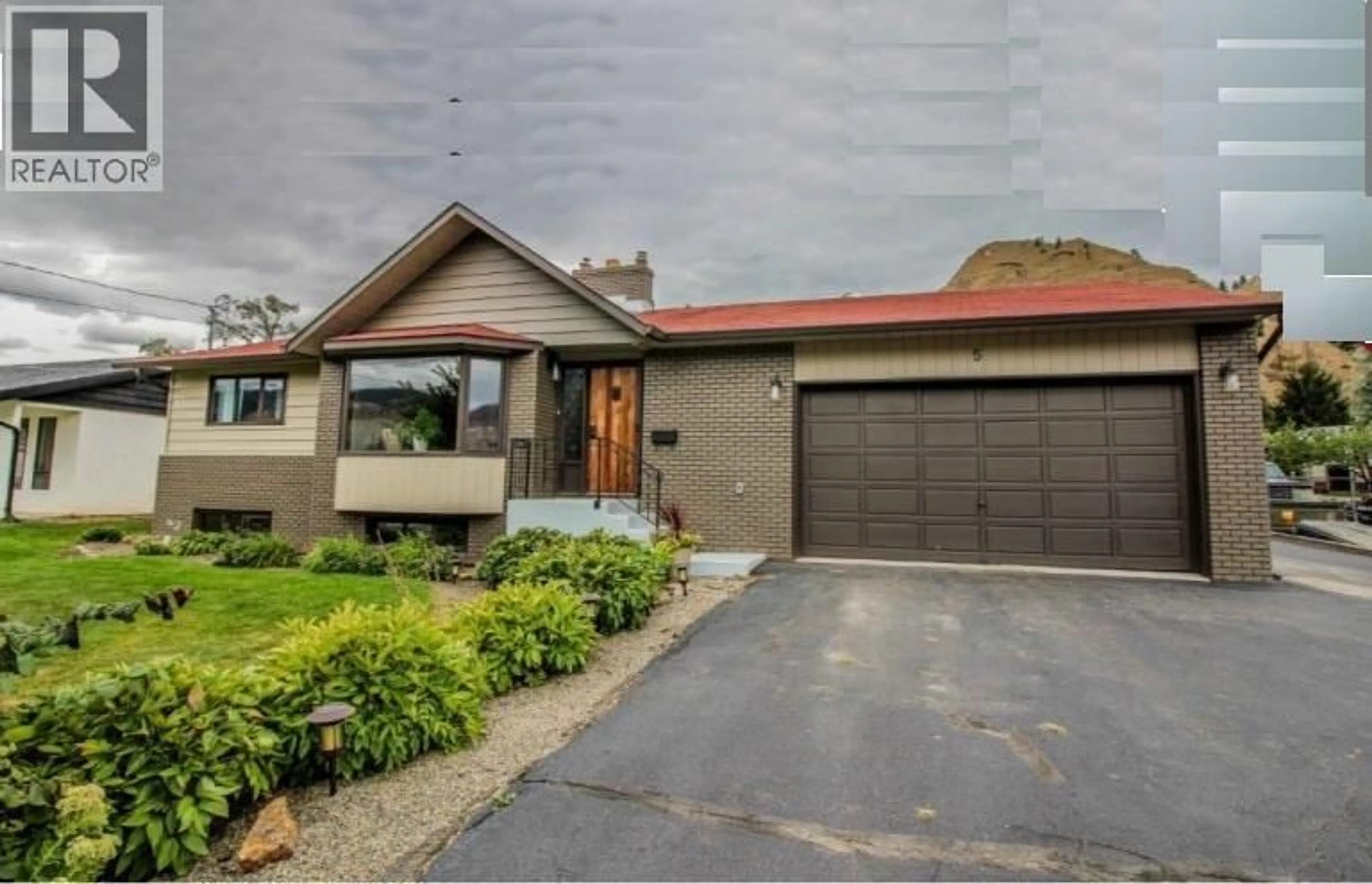 Home with vinyl exterior material, street for 5 KELSO CRESCENT, Kamloops British Columbia V2C5A1