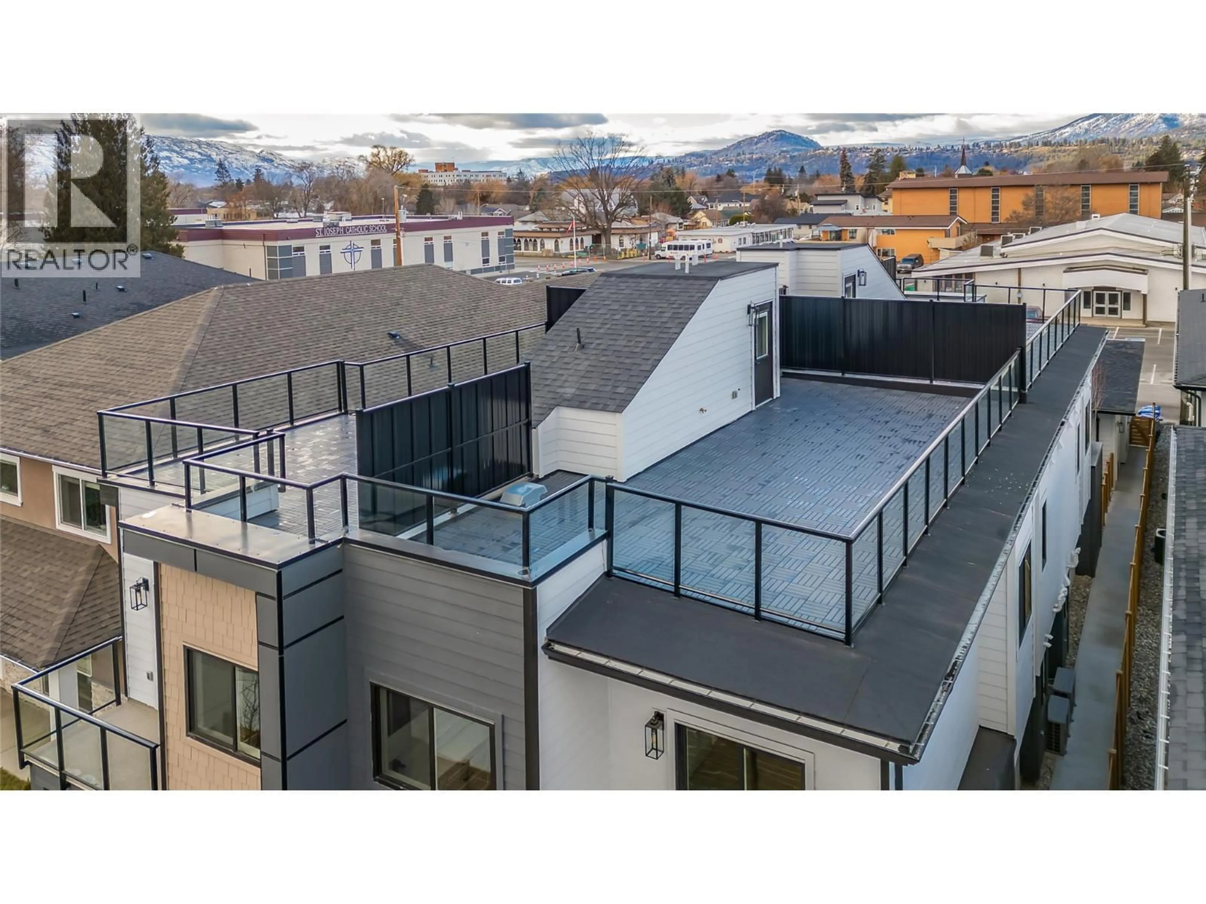 A pic from outside/outdoor area/front of a property/back of a property/a pic from drone, unknown for 2 - 1916 ETHEL STREET, Kelowna British Columbia V1Y2Z5
