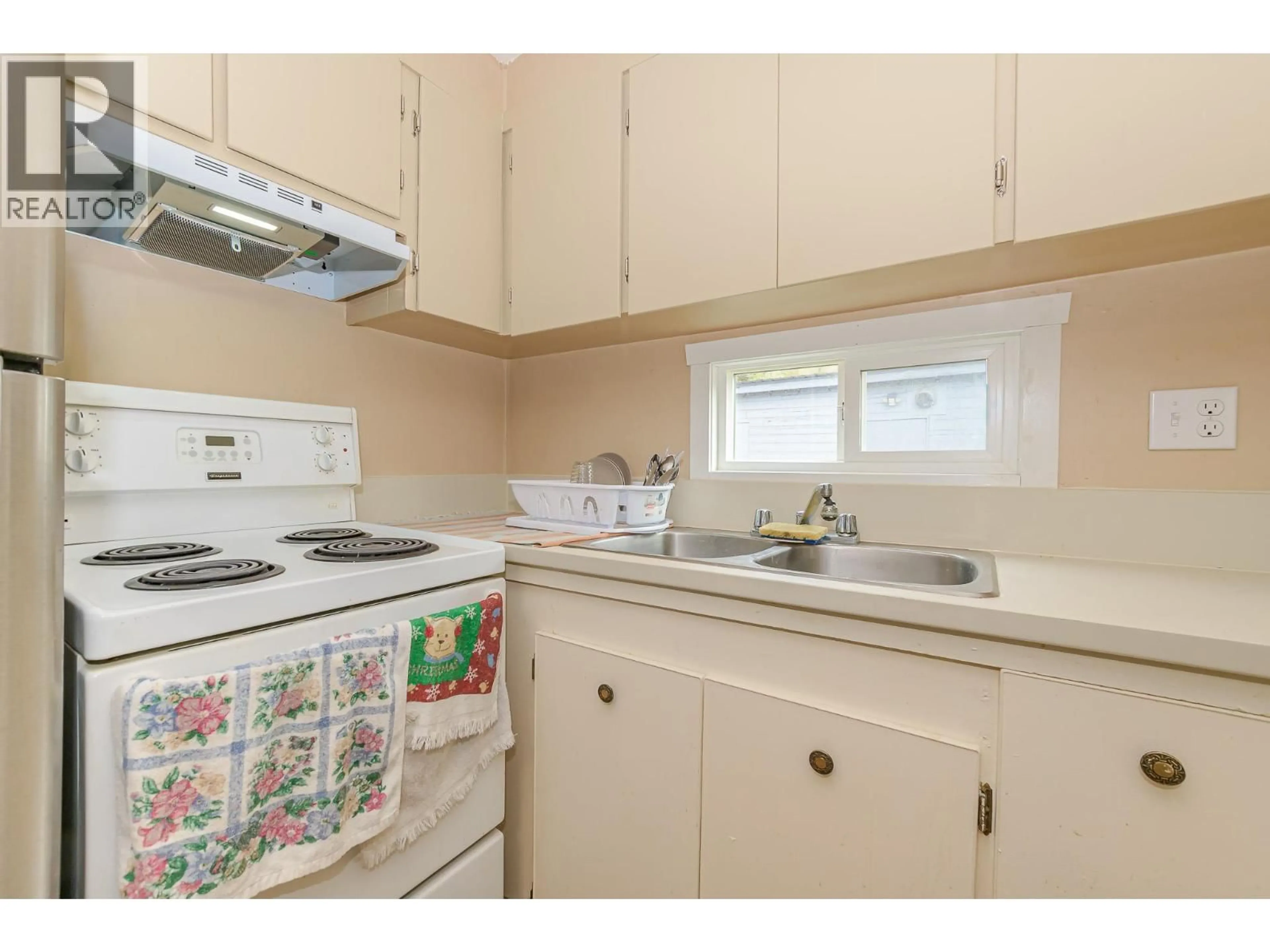 Standard kitchen, wood/laminate floor for 1 ROBSON ROAD, Mara British Columbia V0E2K0