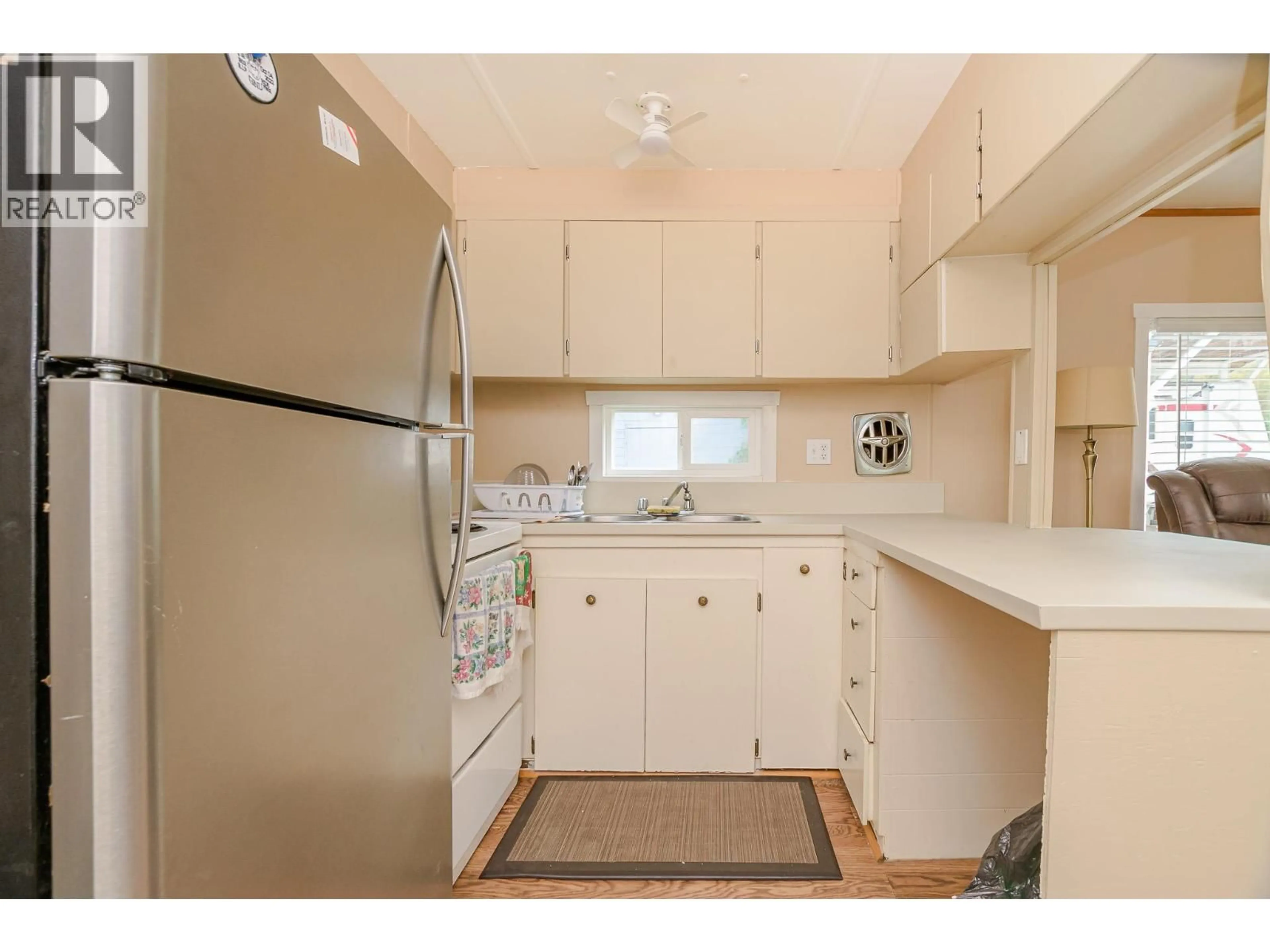 Standard kitchen, unknown for 1 ROBSON ROAD, Mara British Columbia V0E2K0