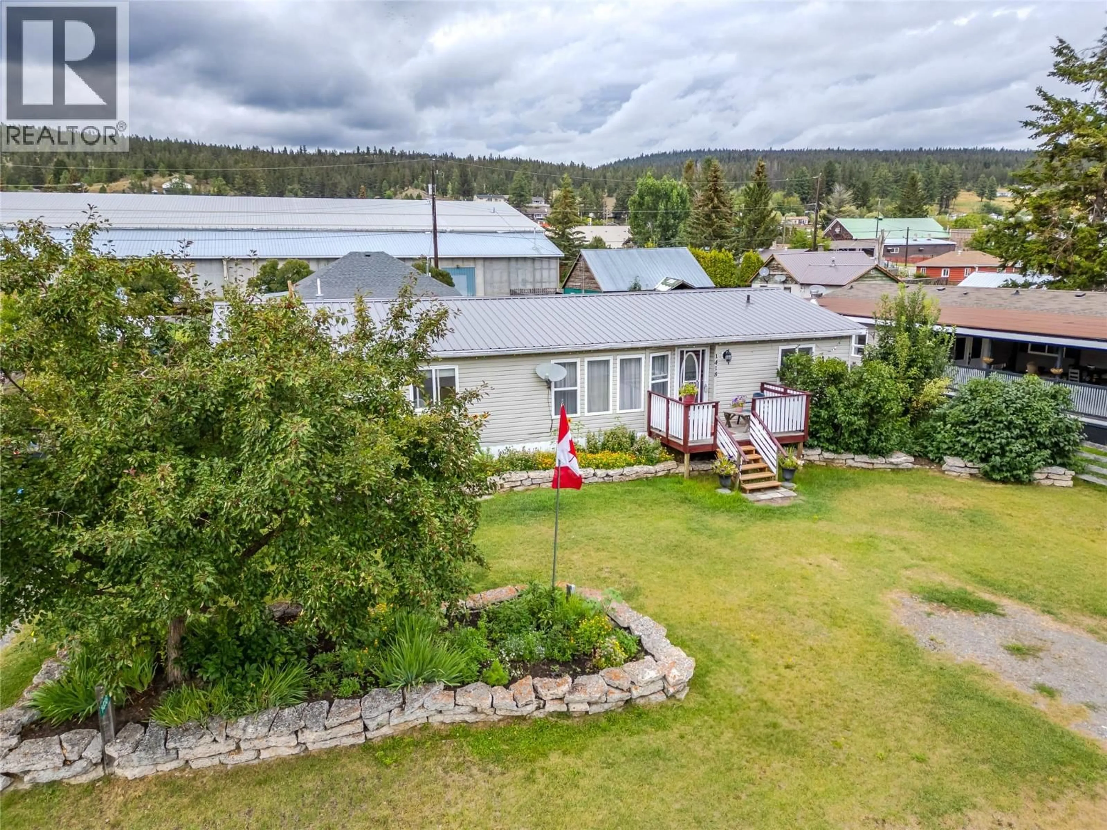 A pic from outside/outdoor area/front of a property/back of a property/a pic from drone, water/lake/river/ocean view for 1418 SOUES STREET, Clinton British Columbia V0K1K0