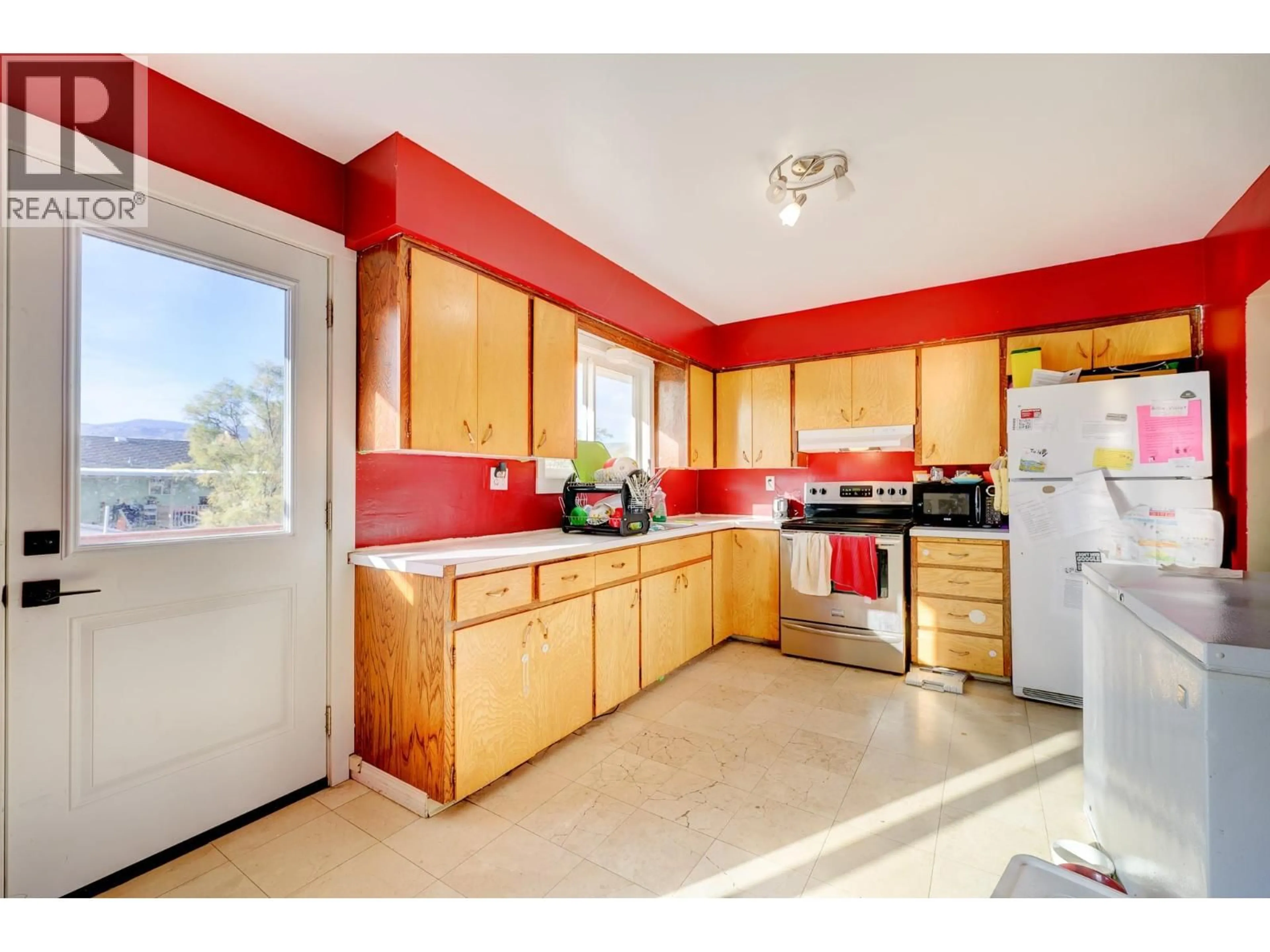 Standard kitchen, unknown for 651 ALBERNI AVENUE, Kamloops British Columbia V2B1T2