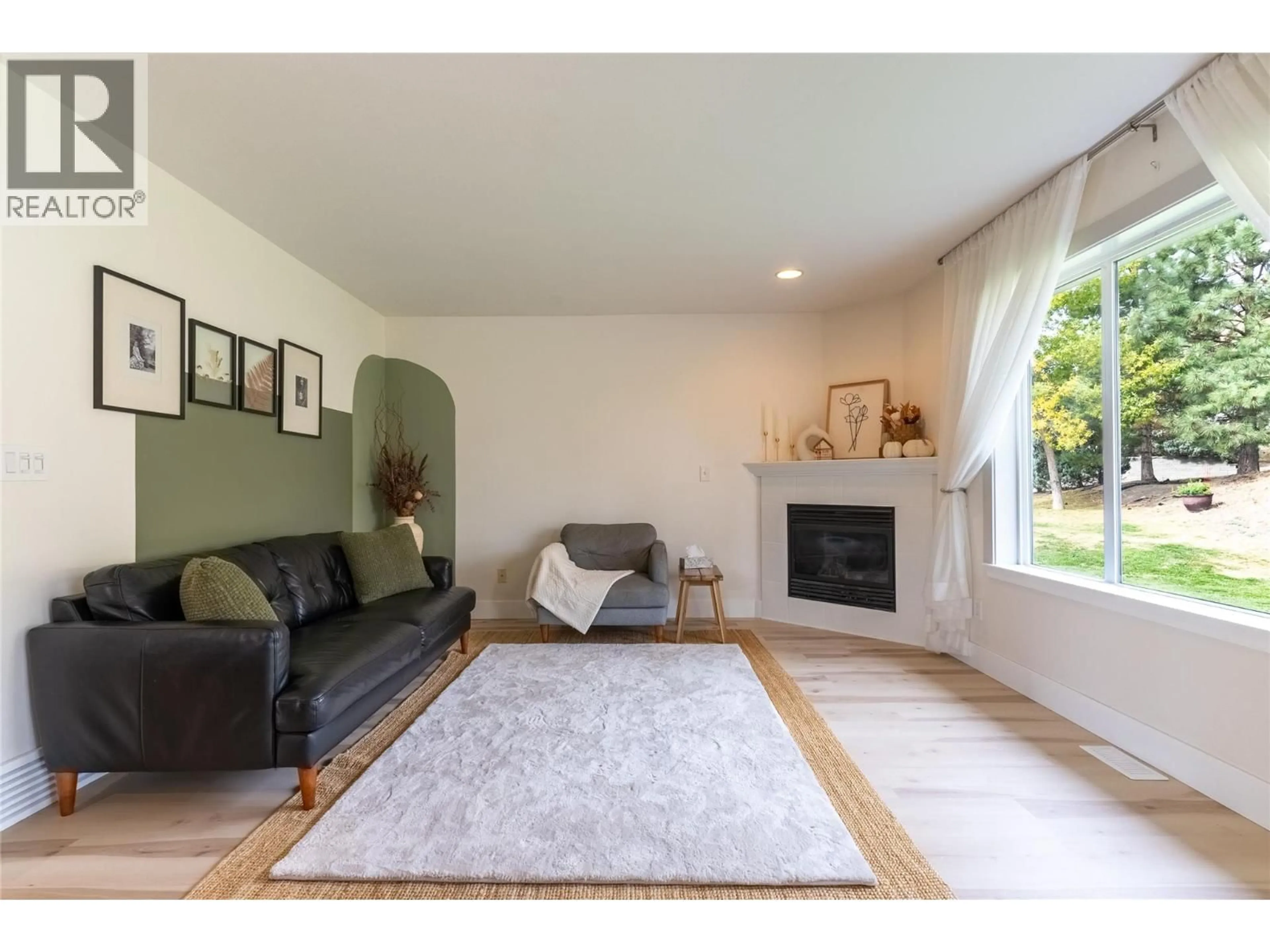Living room with furniture, unknown for 30 - 1940 HILLSIDE DRIVE, Kamloops British Columbia V2E2T3
