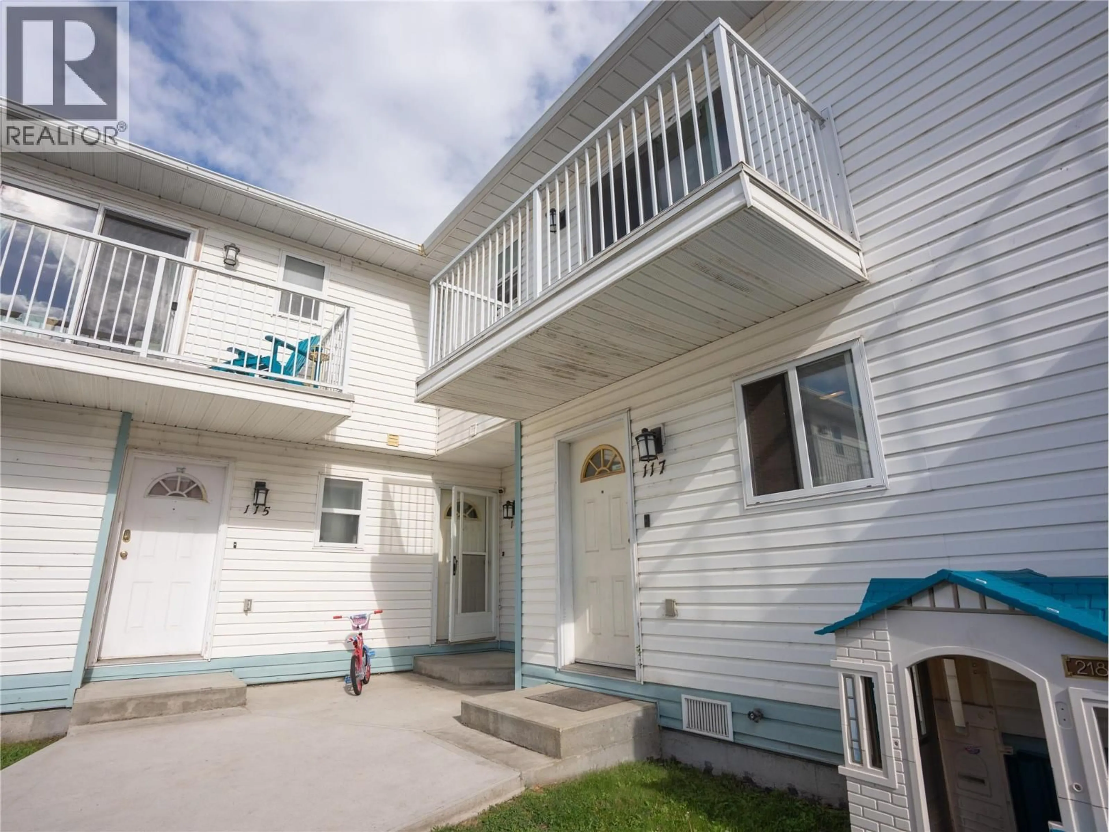 Home with vinyl exterior material, street for 117 - 940 OAKVILLE STREET, Penticton British Columbia V2A8J6