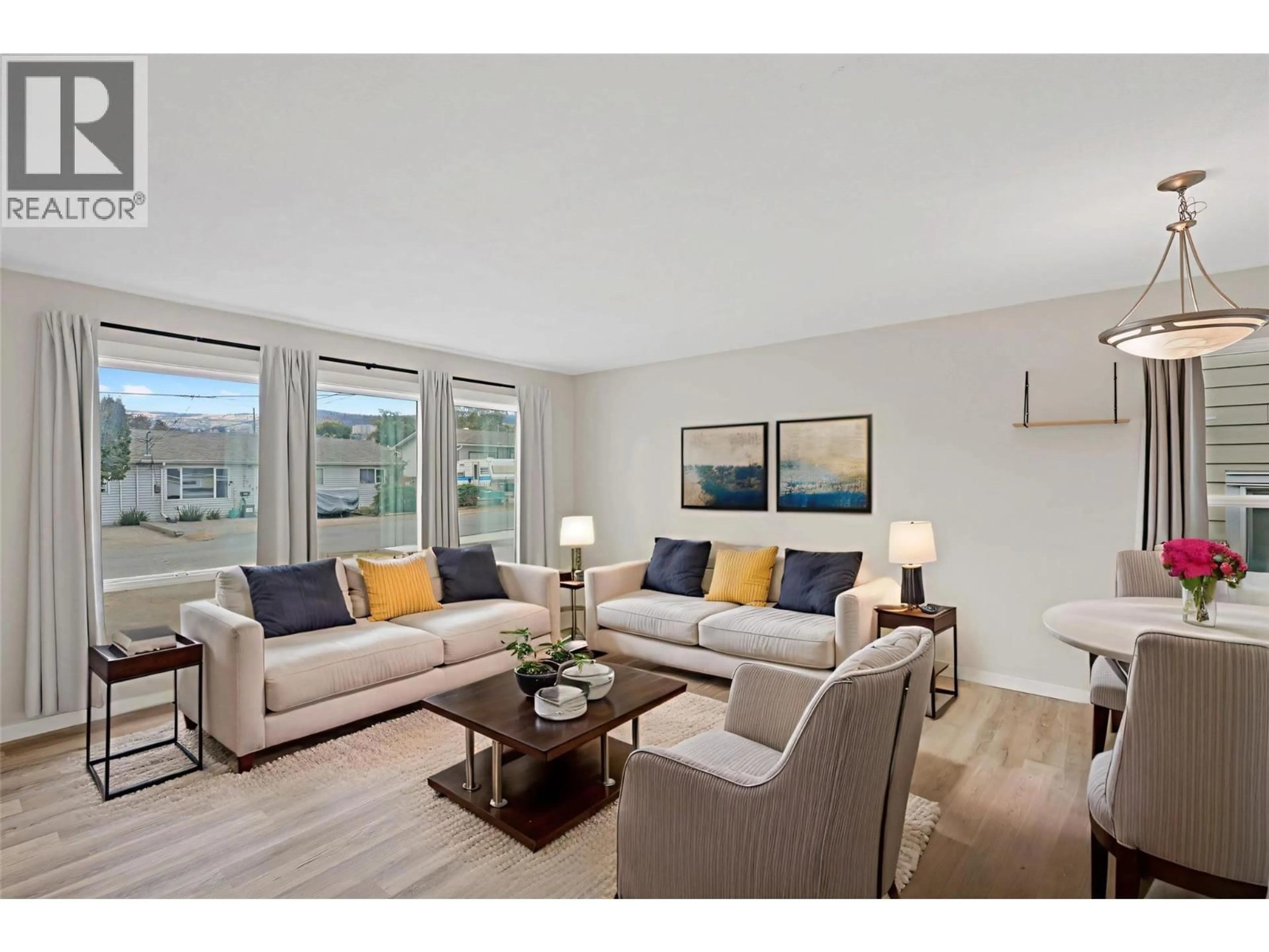Living room with furniture, unknown for 293 WALNUT AVENUE, Kamloops British Columbia V2B1C7