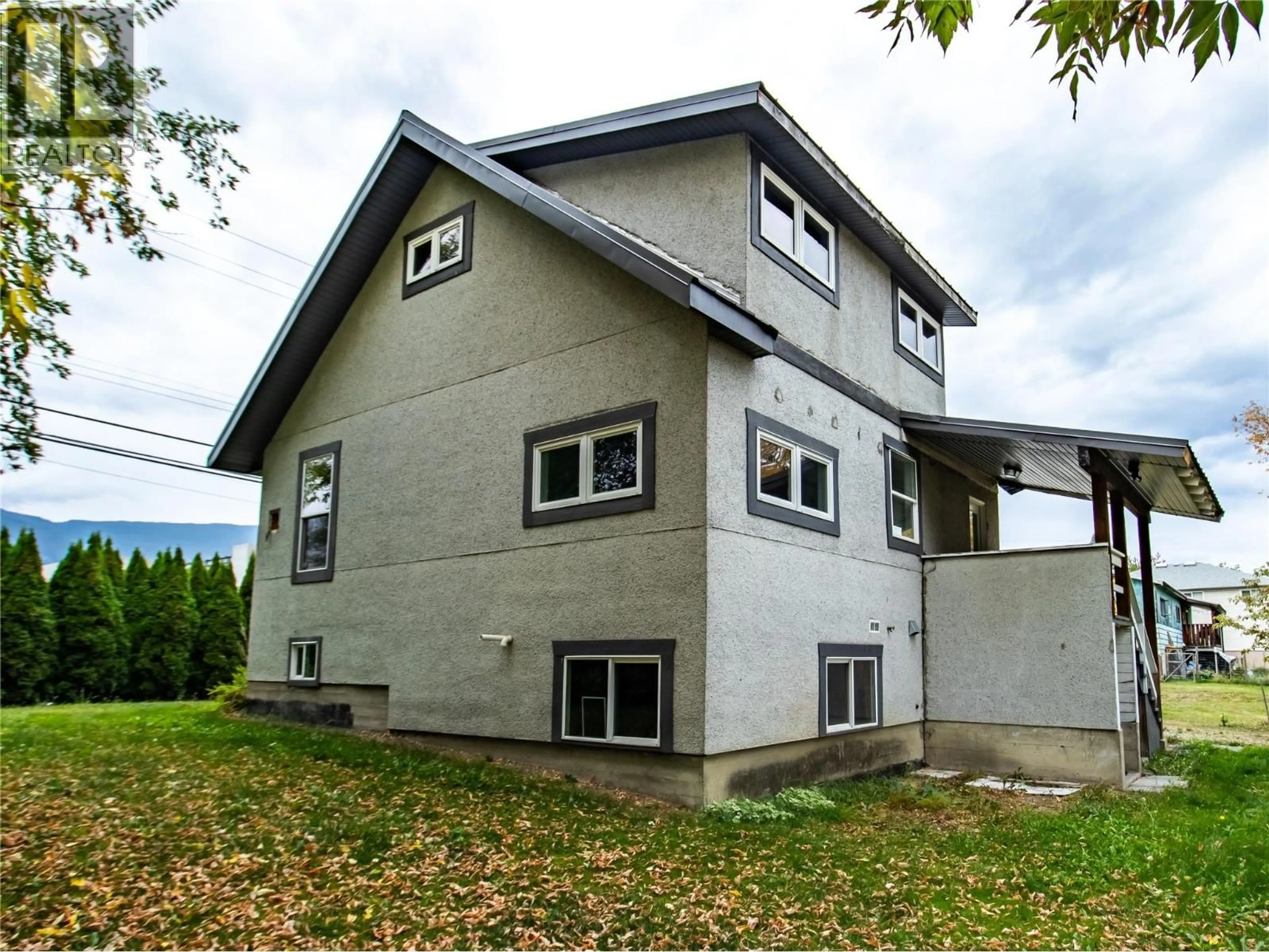 Home with vinyl exterior material, building for 710 10 STREET SOUTHWEST, Salmon Arm British Columbia V1E1T2