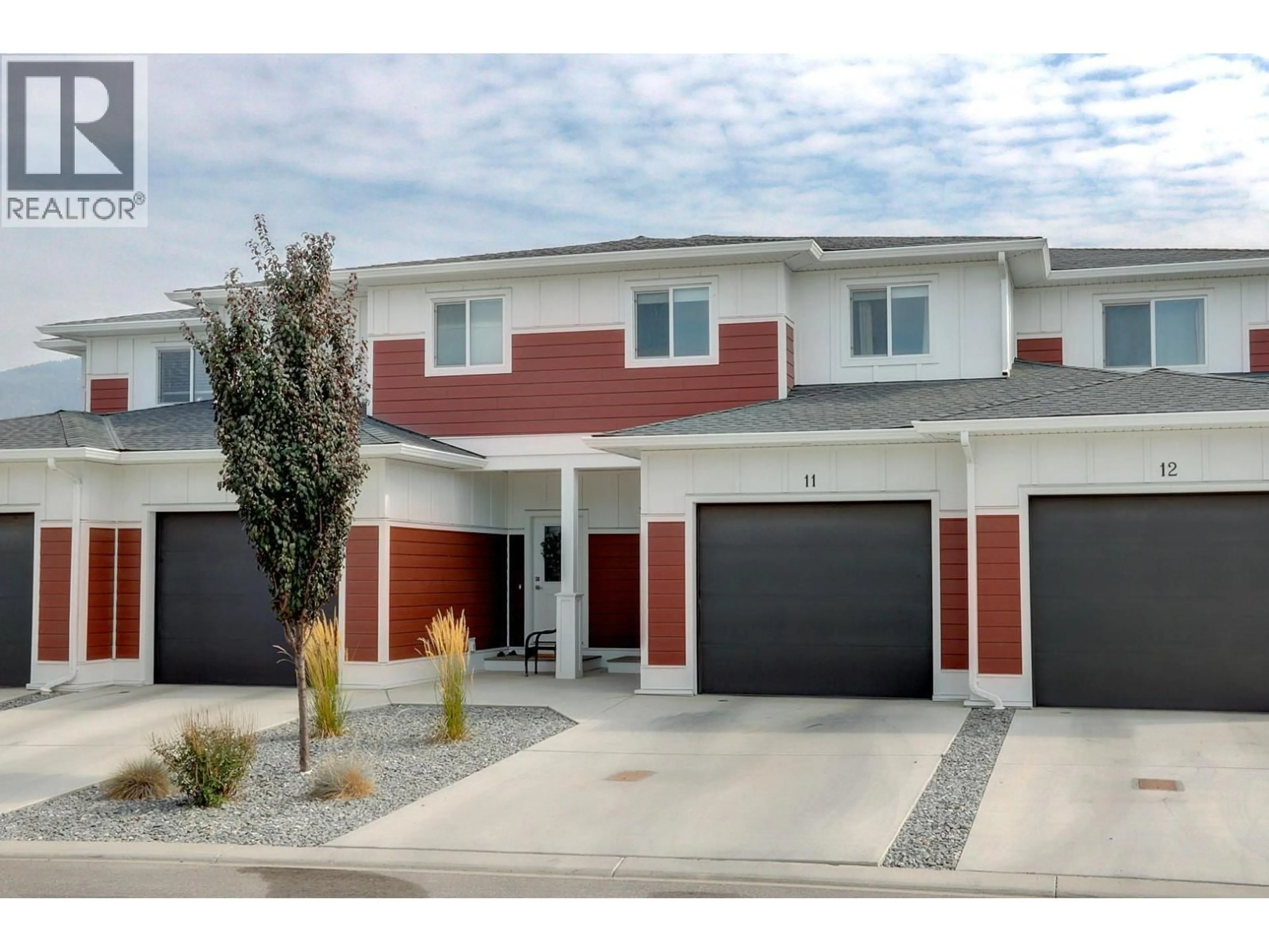 Home with vinyl exterior material, street for 11 - 1999 15 AVENUE, Vernon British Columbia V1T0C6