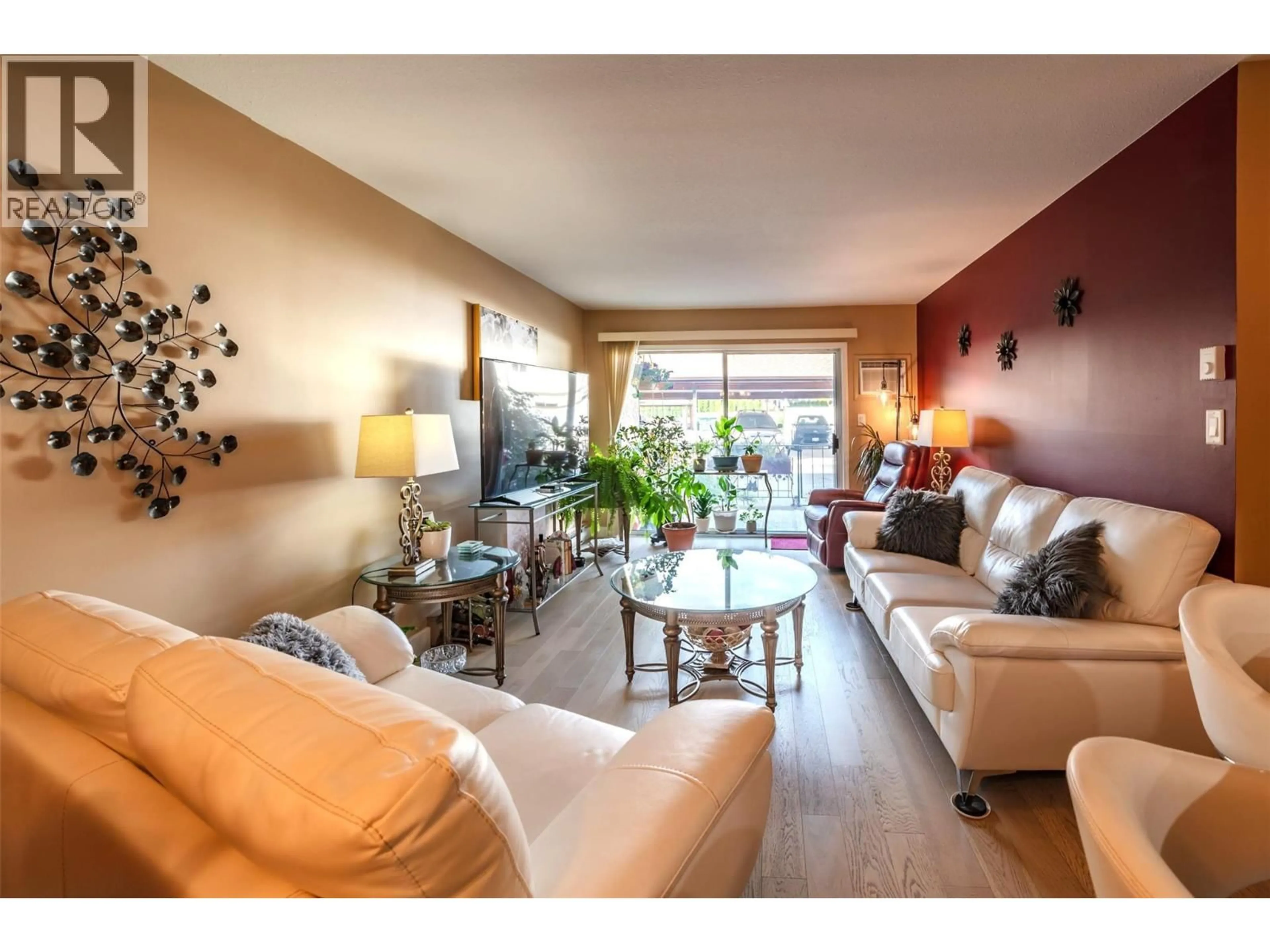 Living room with furniture, wood/laminate floor for 104 - 337 MCKINNEY ROAD, Oliver British Columbia V0H1T3