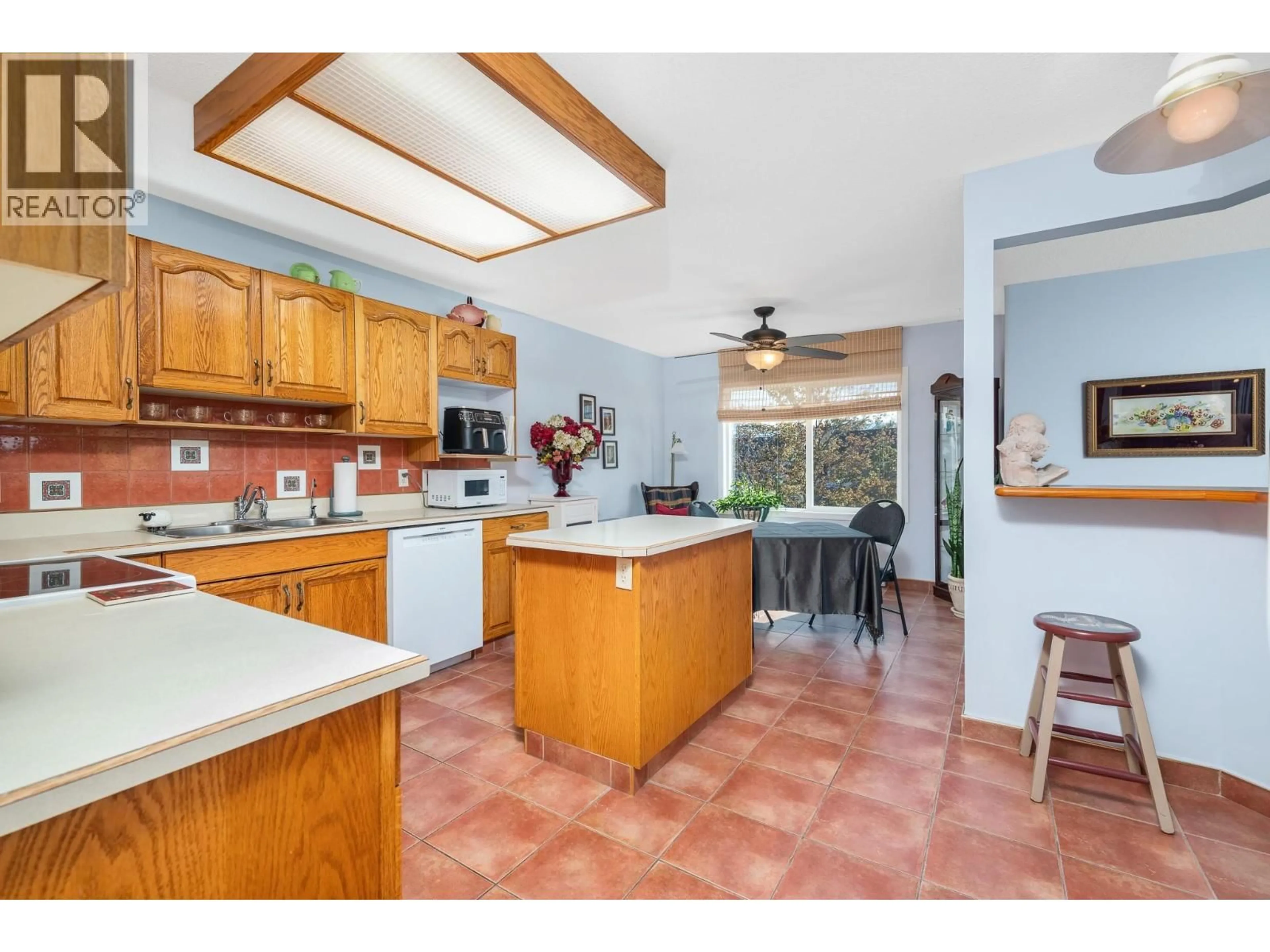 Open concept kitchen, ceramic/tile floor for 311 - 1249 PACIFIC AVENUE, Kelowna British Columbia V1Y5T9