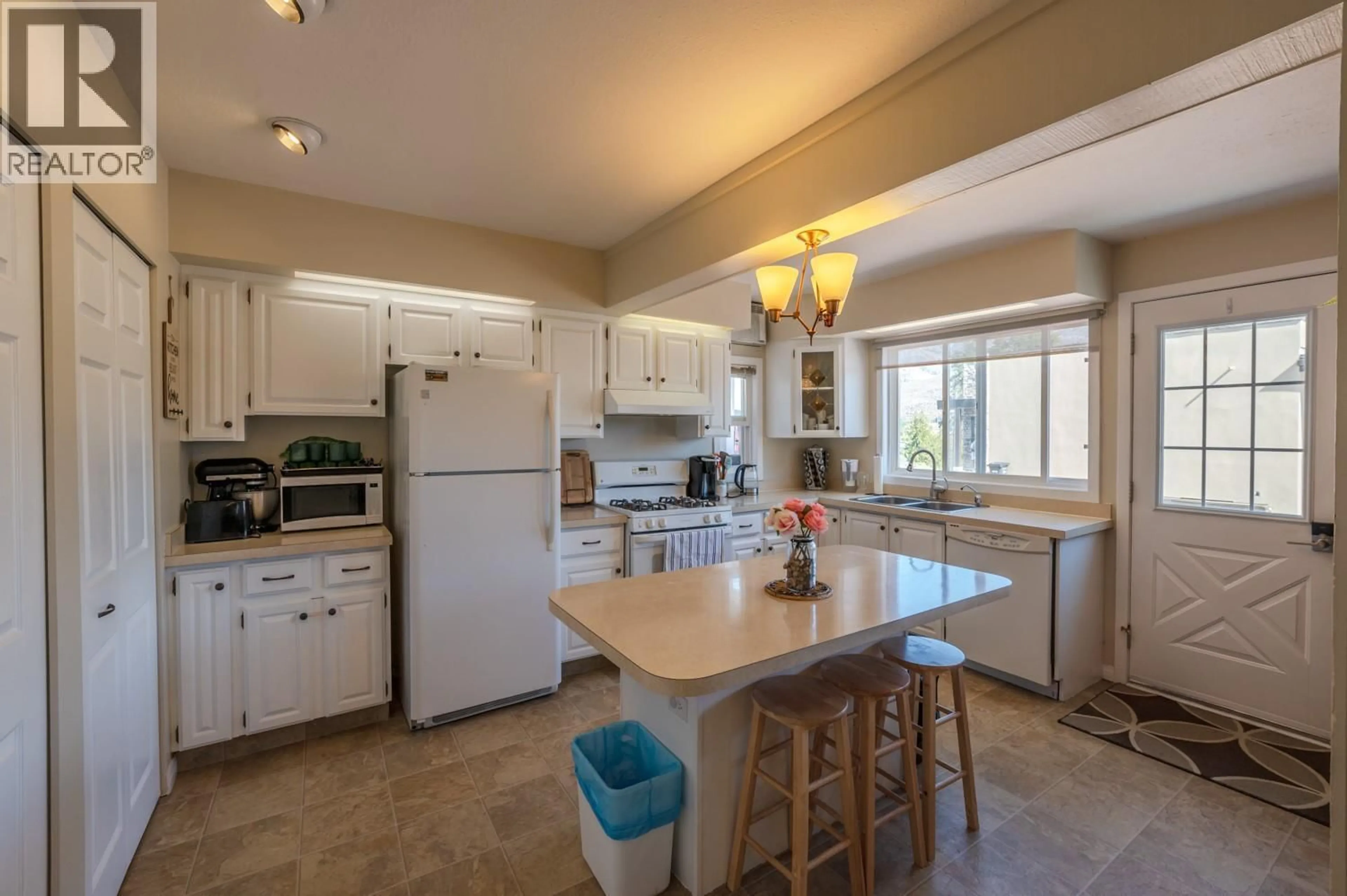 Open concept kitchen, ceramic/tile floor for 6764 LAKESIDE DRIVE, Oliver British Columbia V0H1T4