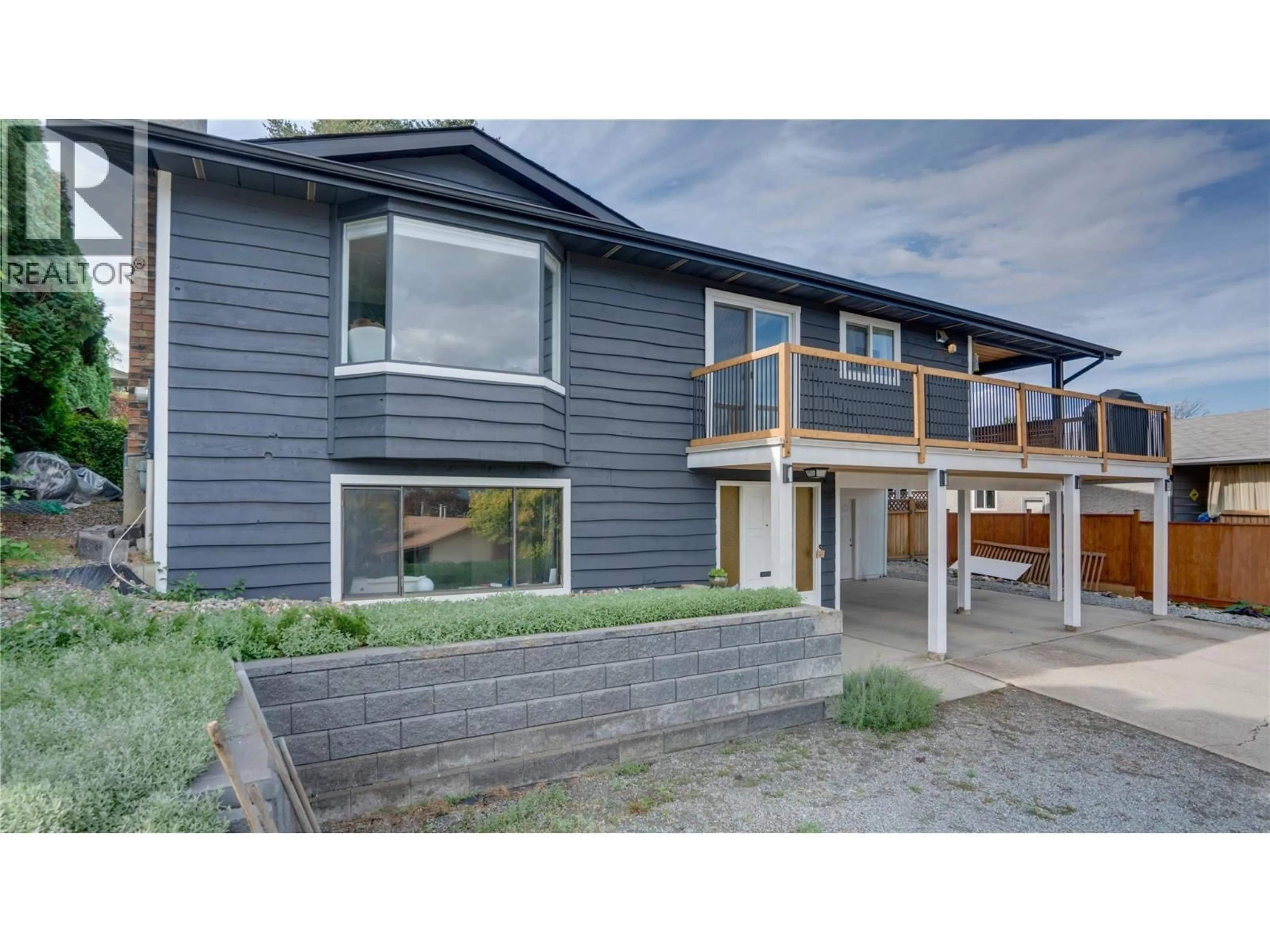 Home with vinyl exterior material, street for 3922 17 AVENUE, Vernon British Columbia V1T1C1
