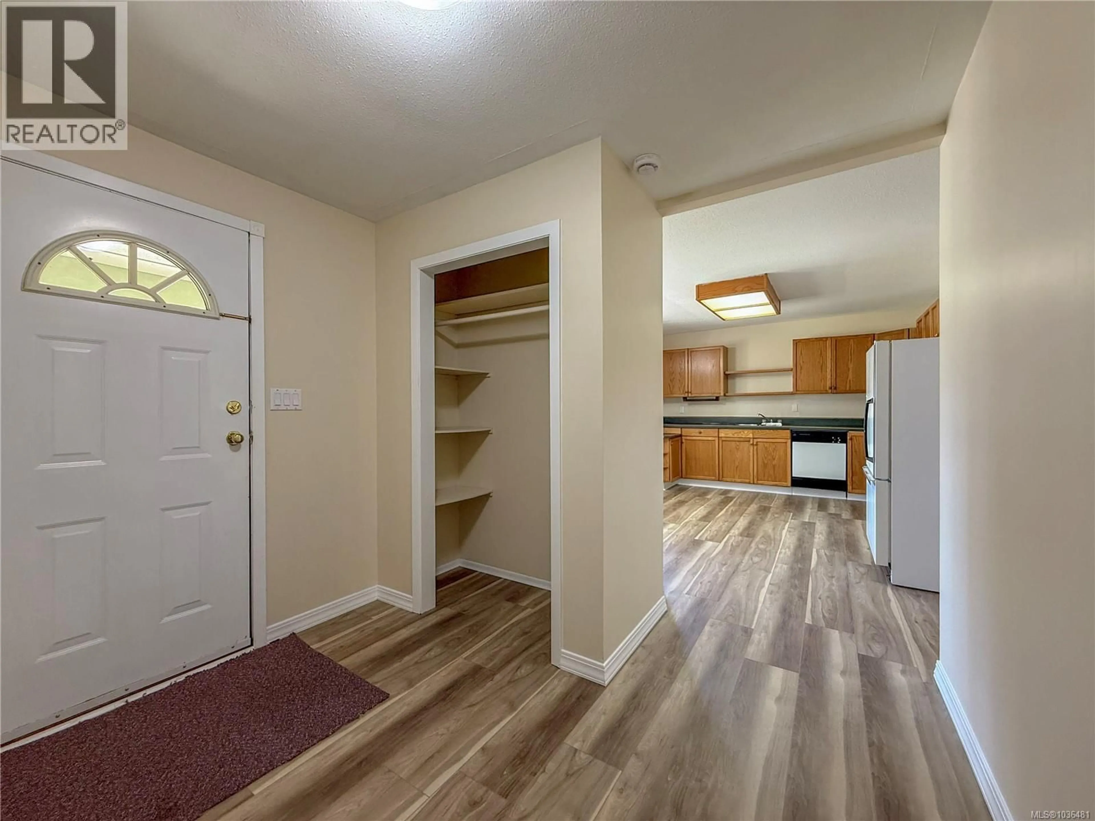 Indoor entryway for 2714 VALLEJO ROAD, Campbell River British Columbia V9W4W7
