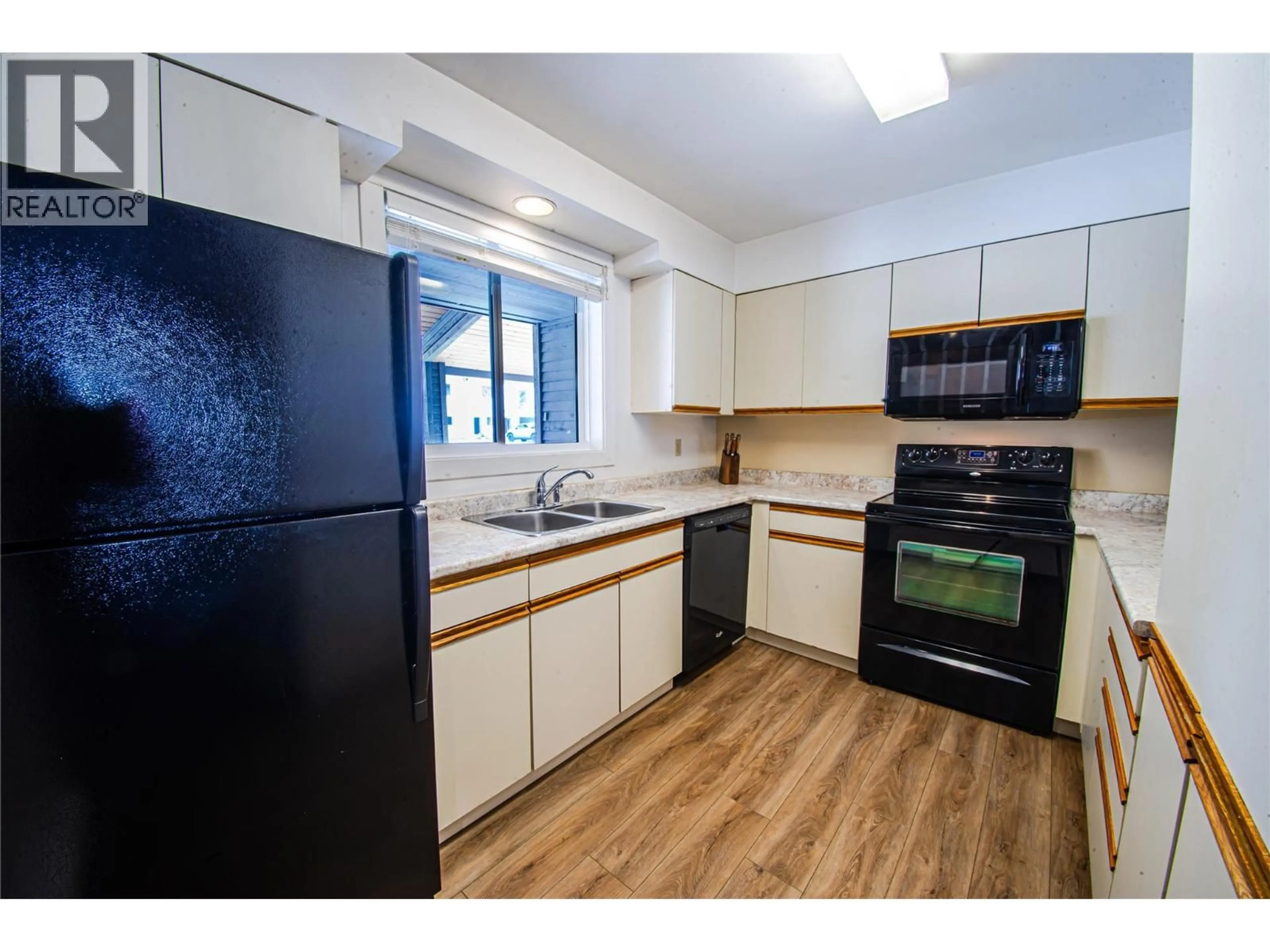Standard kitchen, unknown for 138 CLEARVIEW ROAD, Penticton British Columbia V0X1K0