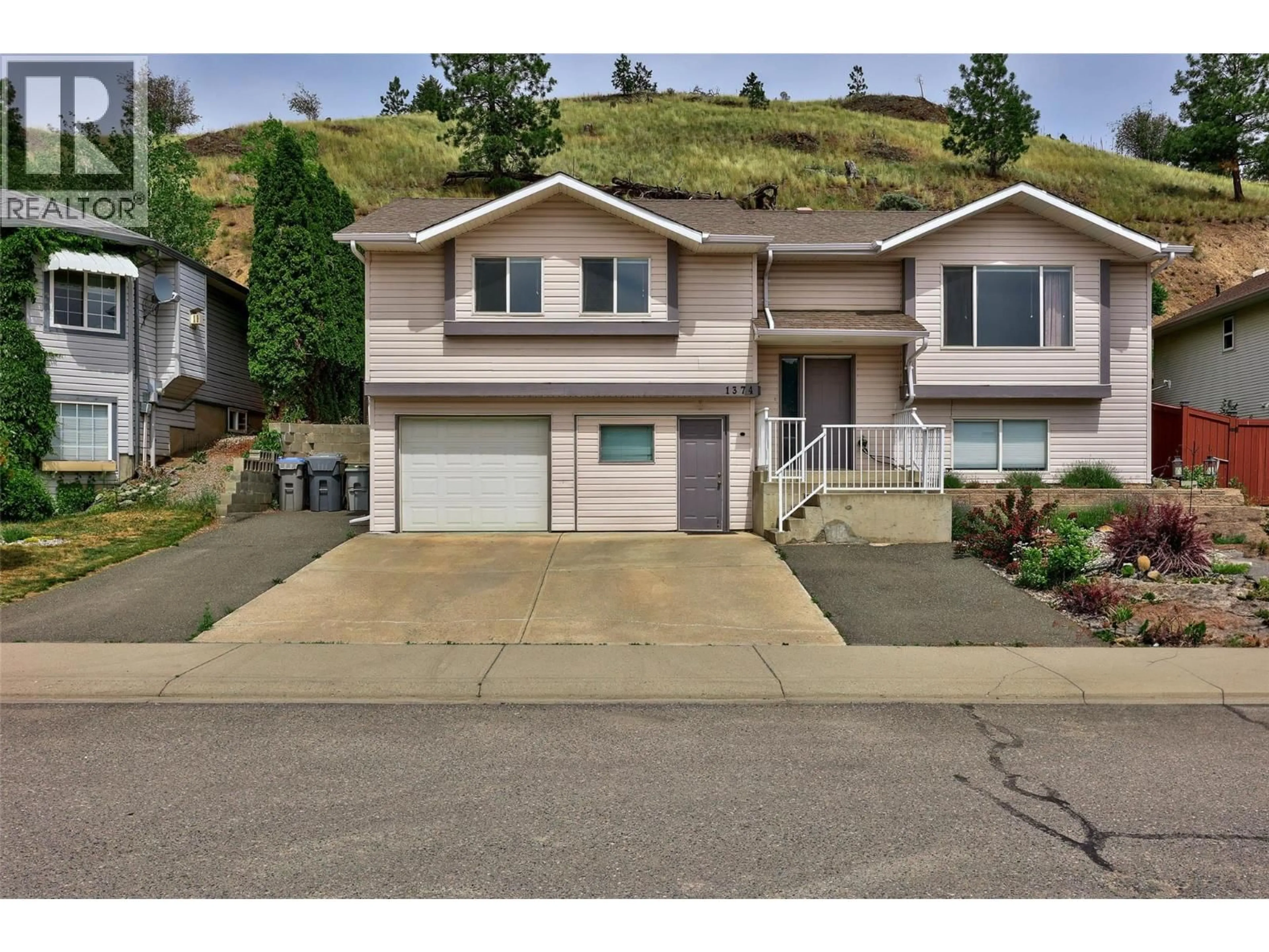 Home with vinyl exterior material, street for 1374 SUNSHINE COURT, Kamloops British Columbia V2E2P9