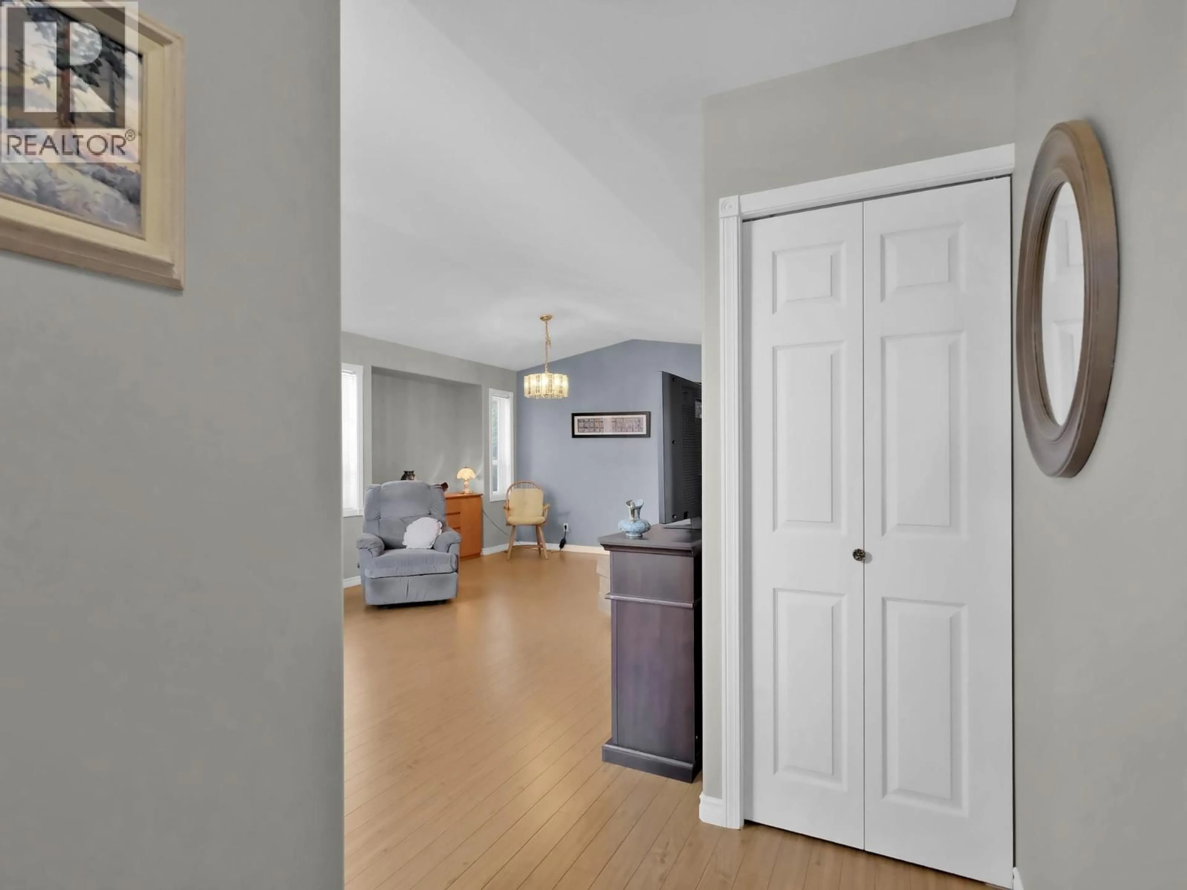 Indoor entryway for 125 - 1634 CARMI AVENUE, Penticton British Columbia V2A8K5