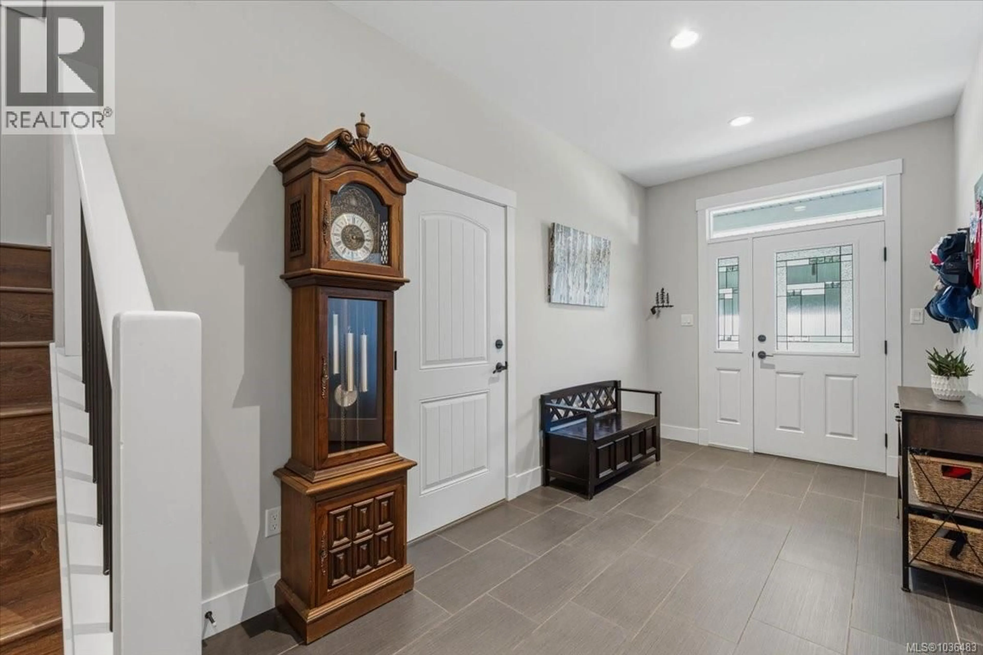 Indoor entryway for 1324 LANGARA DRIVE, Nanaimo British Columbia V9R6A8