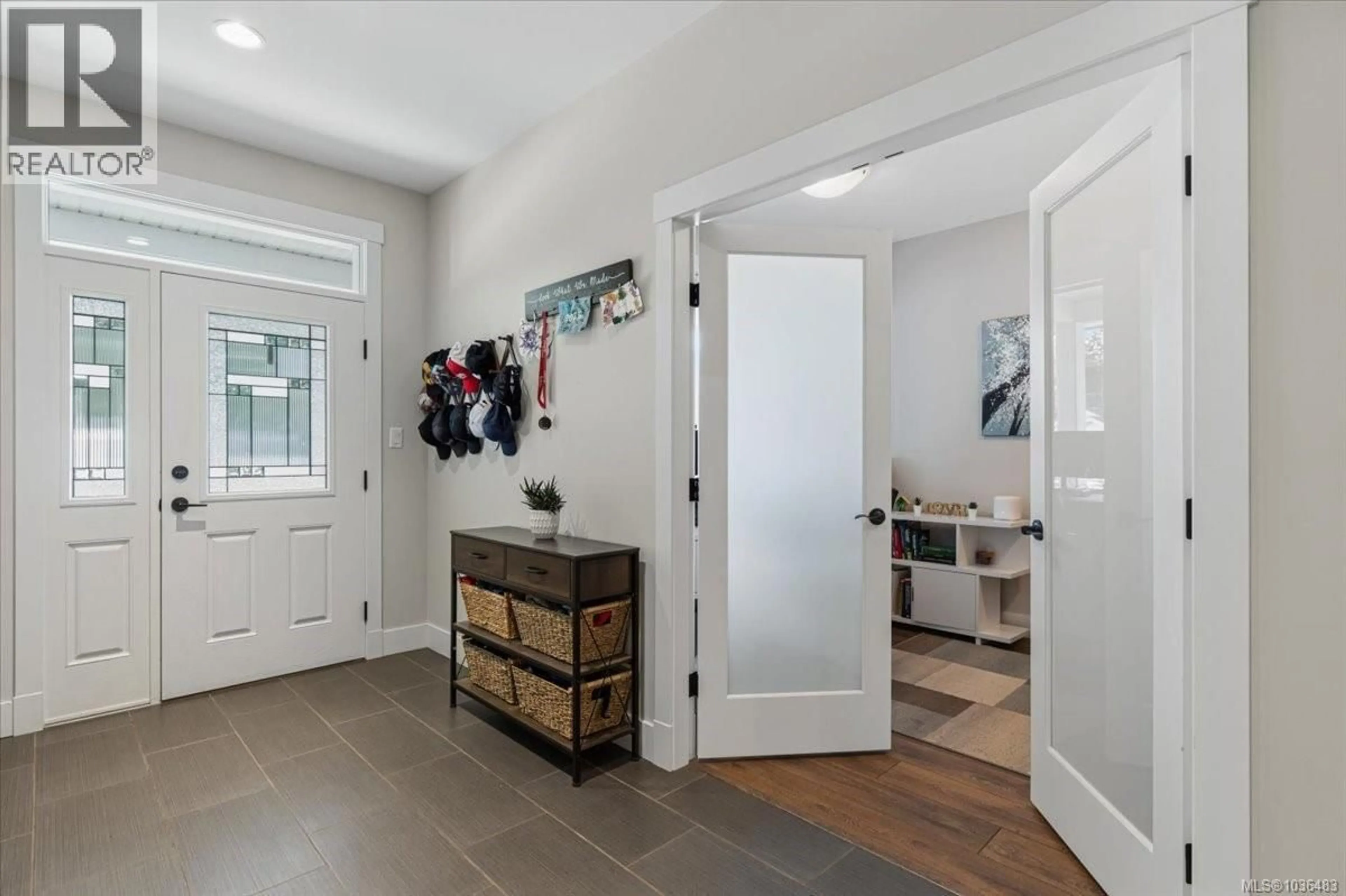 Indoor entryway for 1324 LANGARA DRIVE, Nanaimo British Columbia V9R6A8