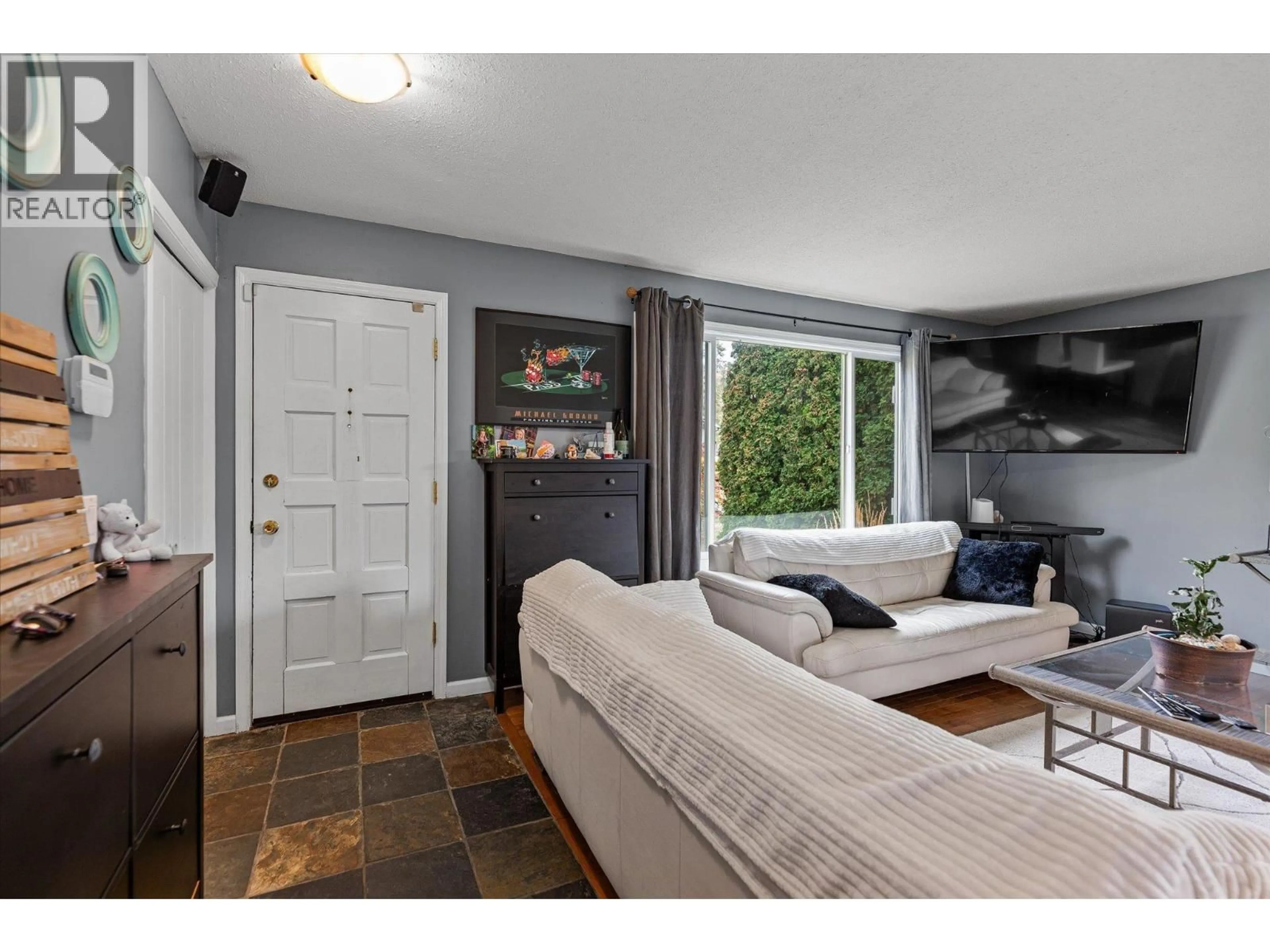 Living room with furniture, ceramic/tile floor for 1234 OSWELL DRIVE, Kelowna British Columbia V1P1L6