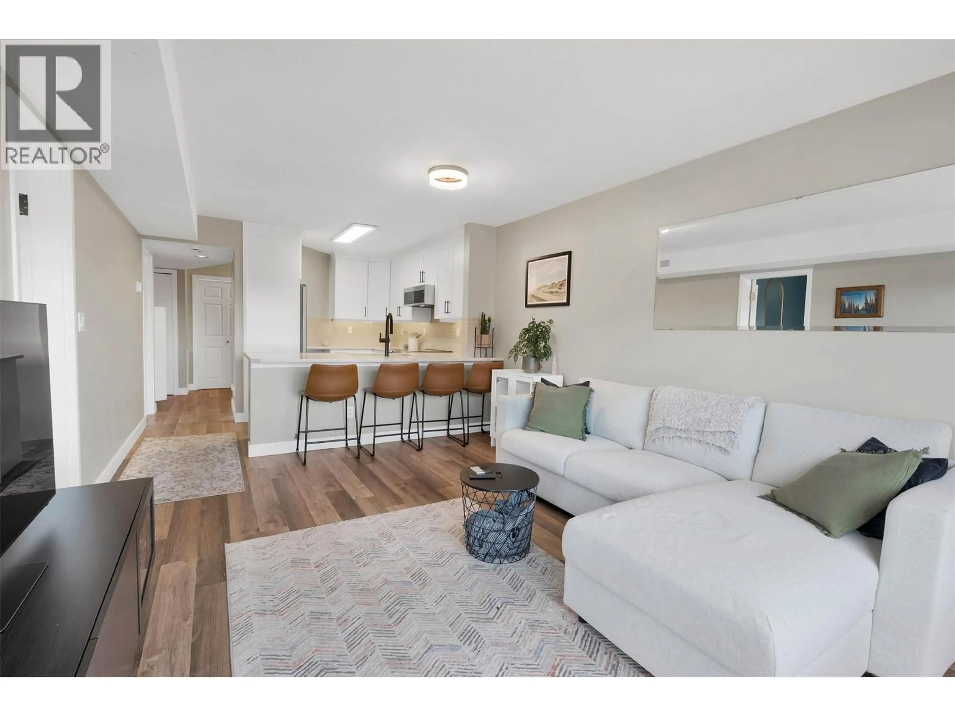 Living room with furniture, unknown for 402 - 629 LANSDOWNE STREET, Kamloops British Columbia V2C1Y6