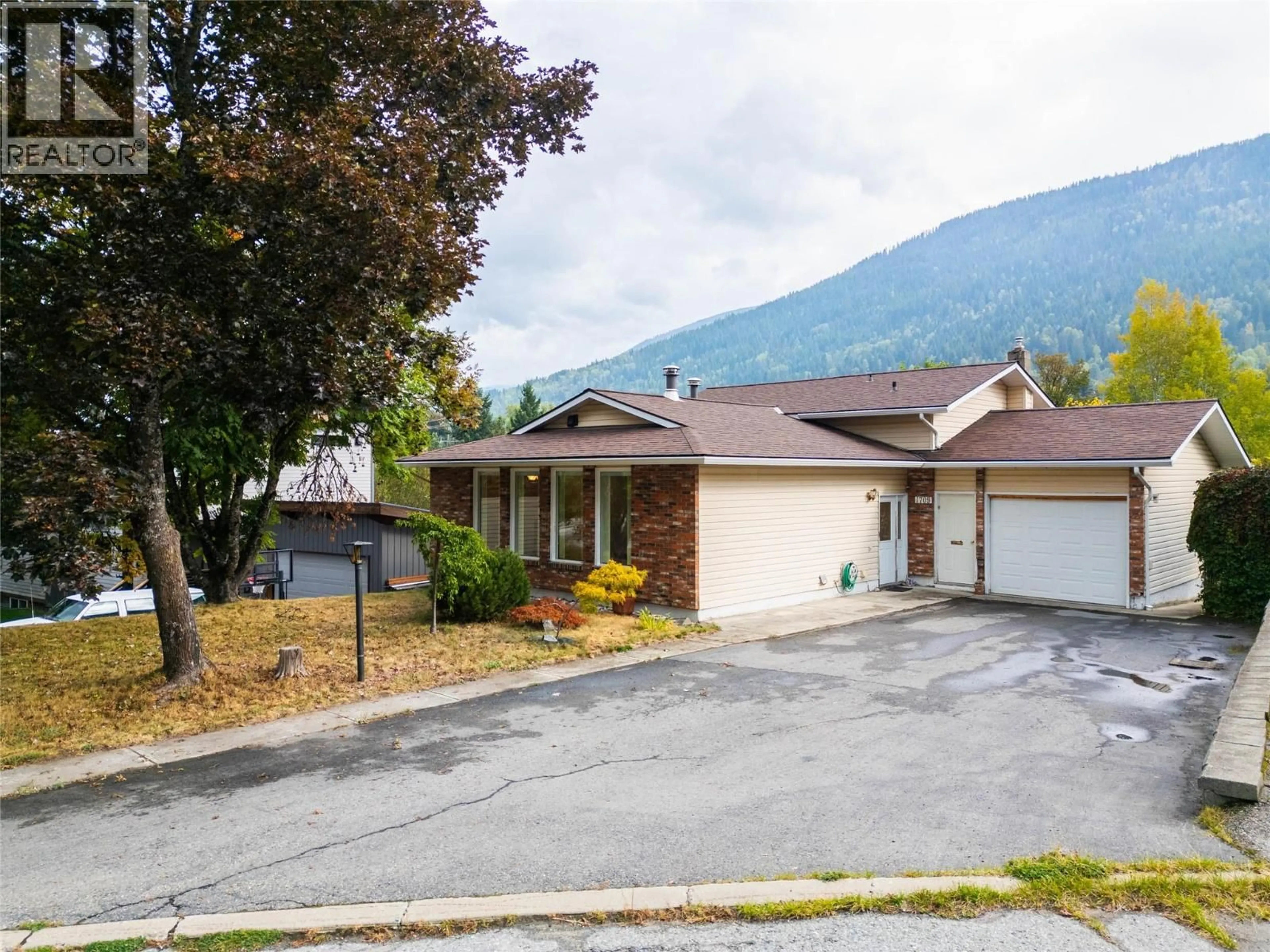 A pic from outside/outdoor area/front of a property/back of a property/a pic from drone, mountain view for 1709 SLOCAN CRESCENT, Nelson British Columbia V1L5V6