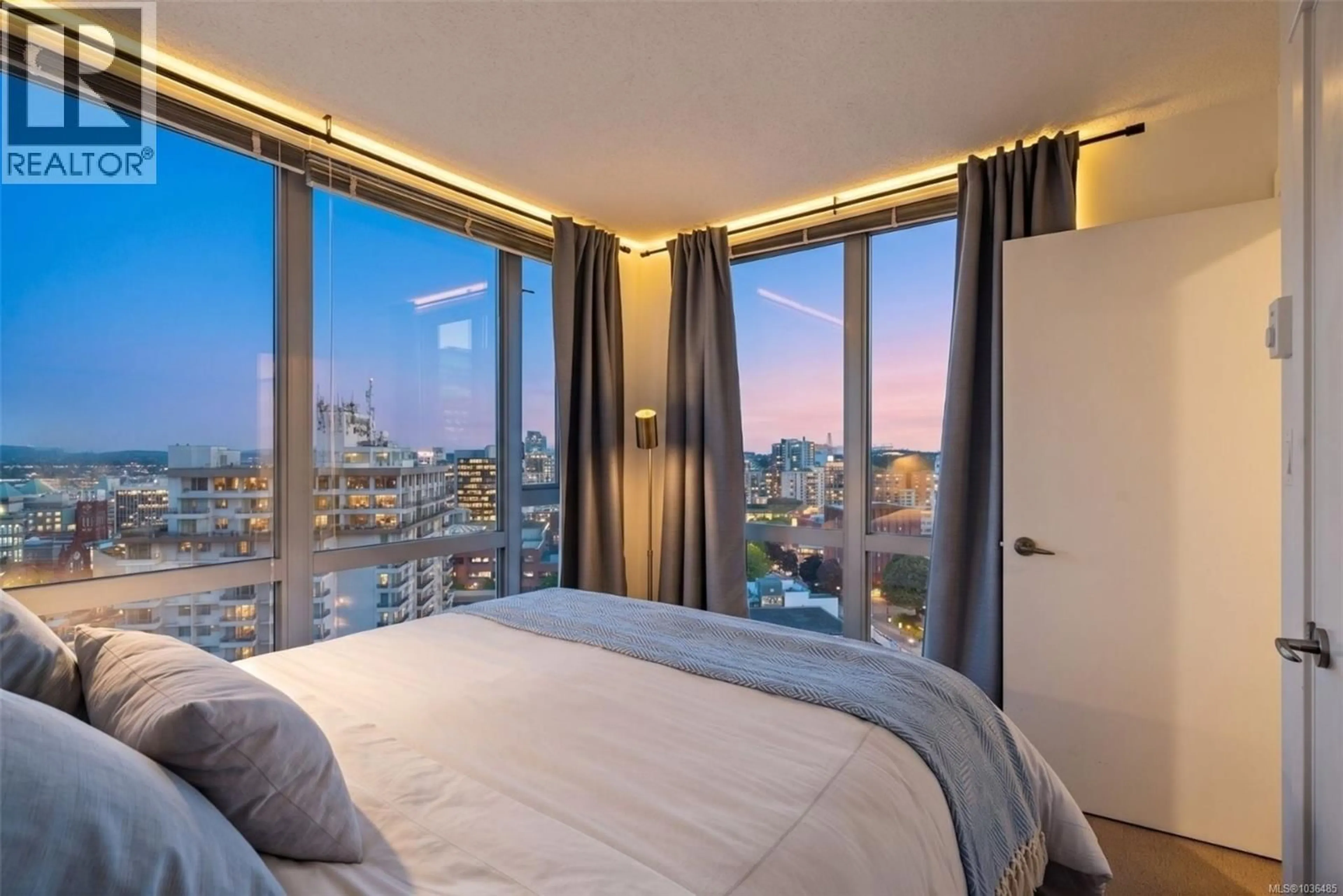 Bedroom with bed, unknown for 2001 - 751 FAIRFIELD ROAD, Victoria British Columbia V8W4A4