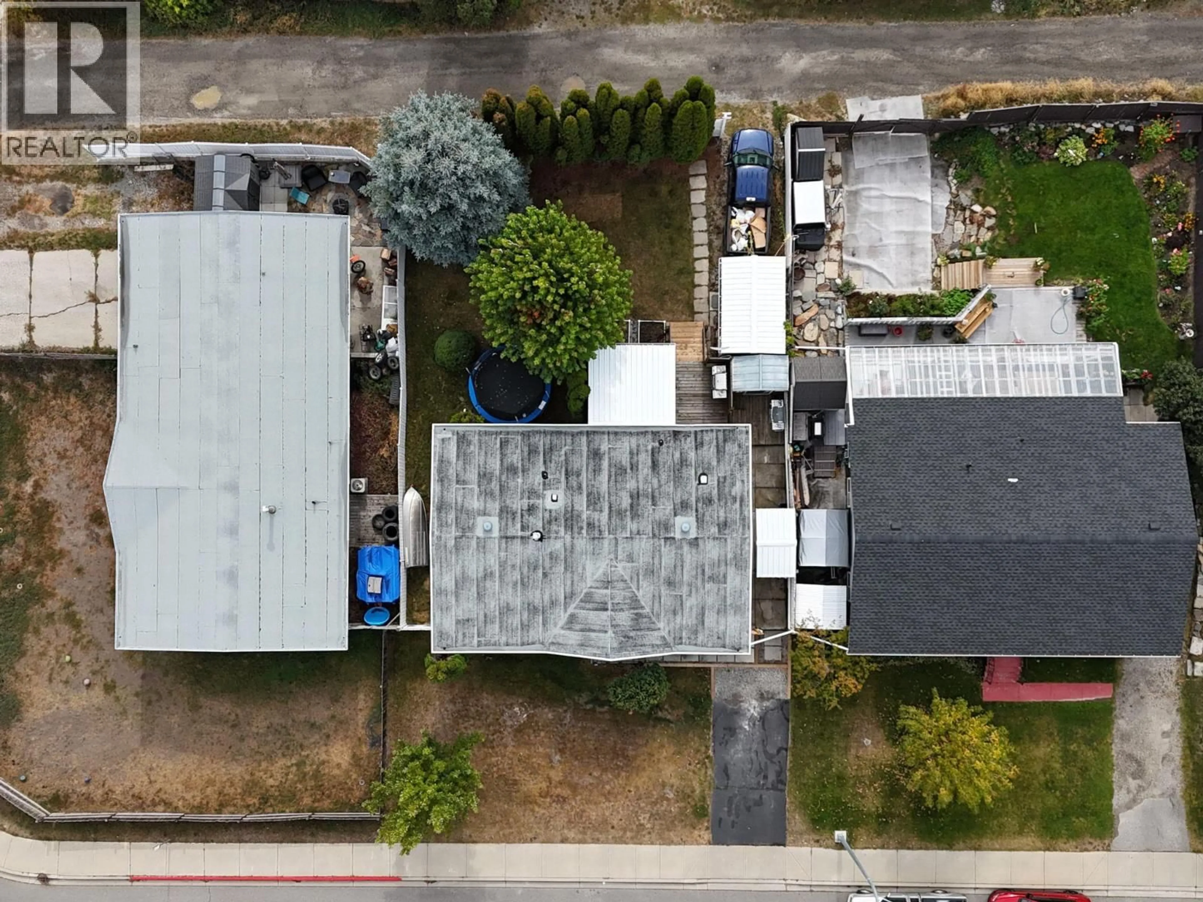A pic from outside/outdoor area/front of a property/back of a property/a pic from drone, street for 913 11TH STREET SOUTH, Cranbrook British Columbia V1C1V5
