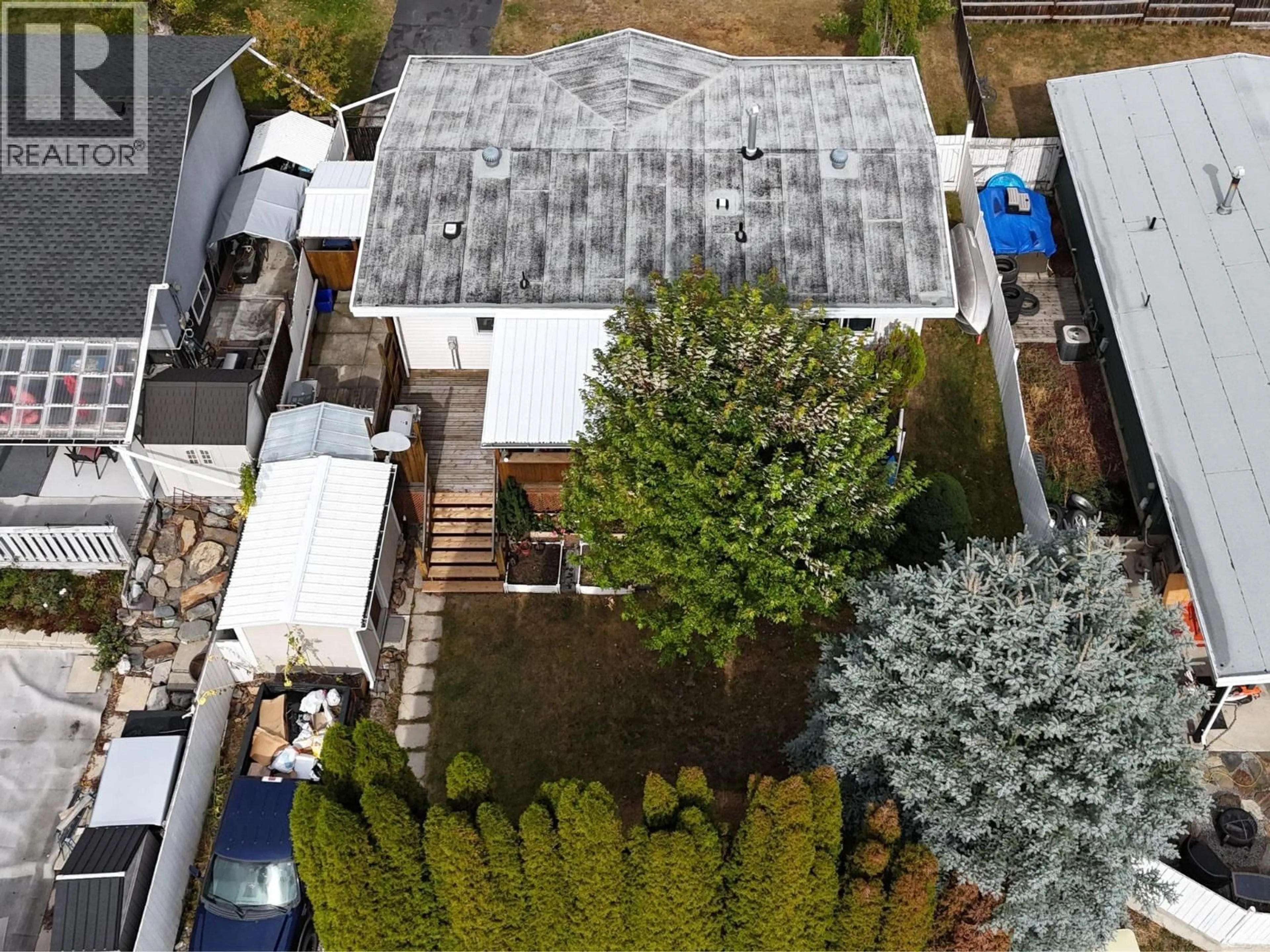 A pic from outside/outdoor area/front of a property/back of a property/a pic from drone, street for 913 11TH STREET SOUTH, Cranbrook British Columbia V1C1V5