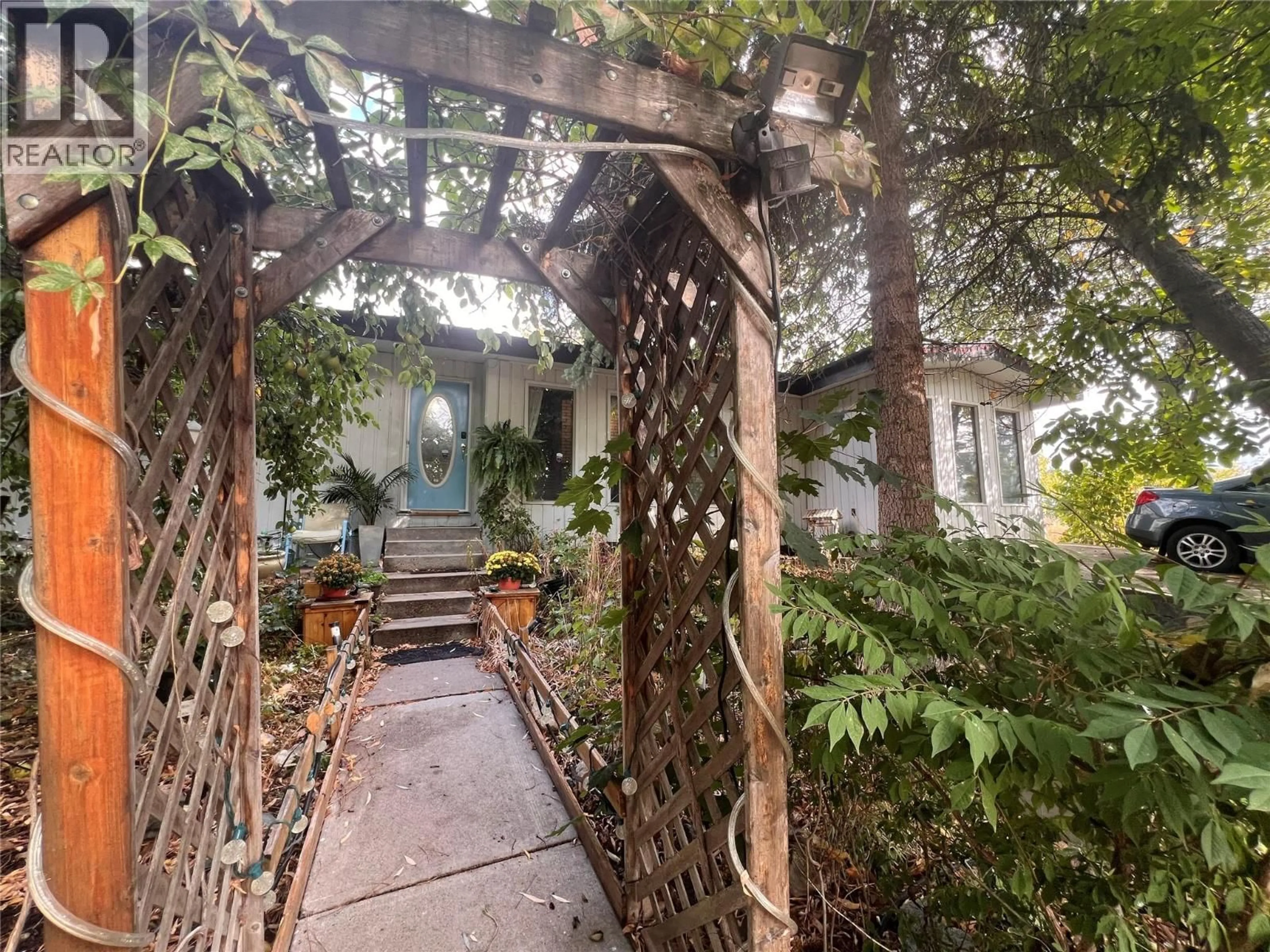 Patio, street for 4976 NASH STREET, Peachland British Columbia V0H1X8