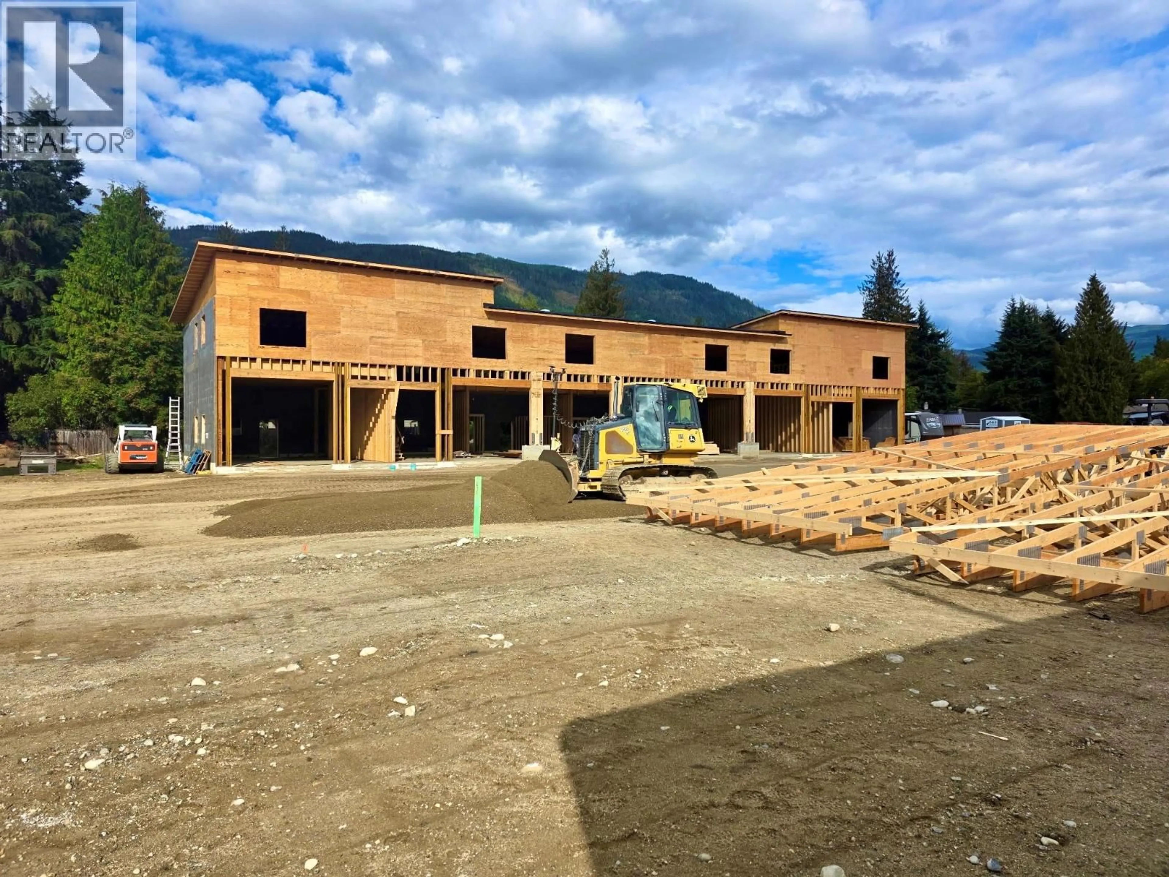 Unknown for 3 - 1002 SEED FRONTAGE ROAD, Sicamous British Columbia V0E2V4