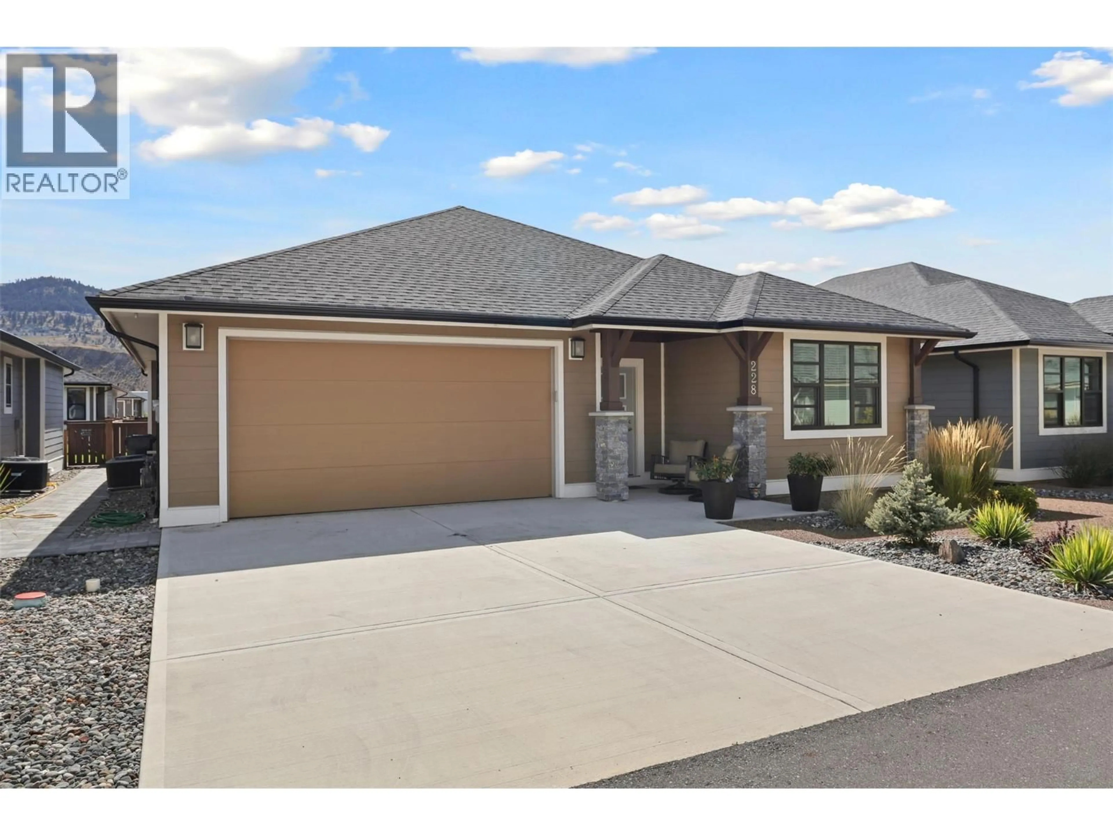 Home with vinyl exterior material, street for 228 - 641 SHUSWAP ROAD, Kamloops British Columbia V2H0E2