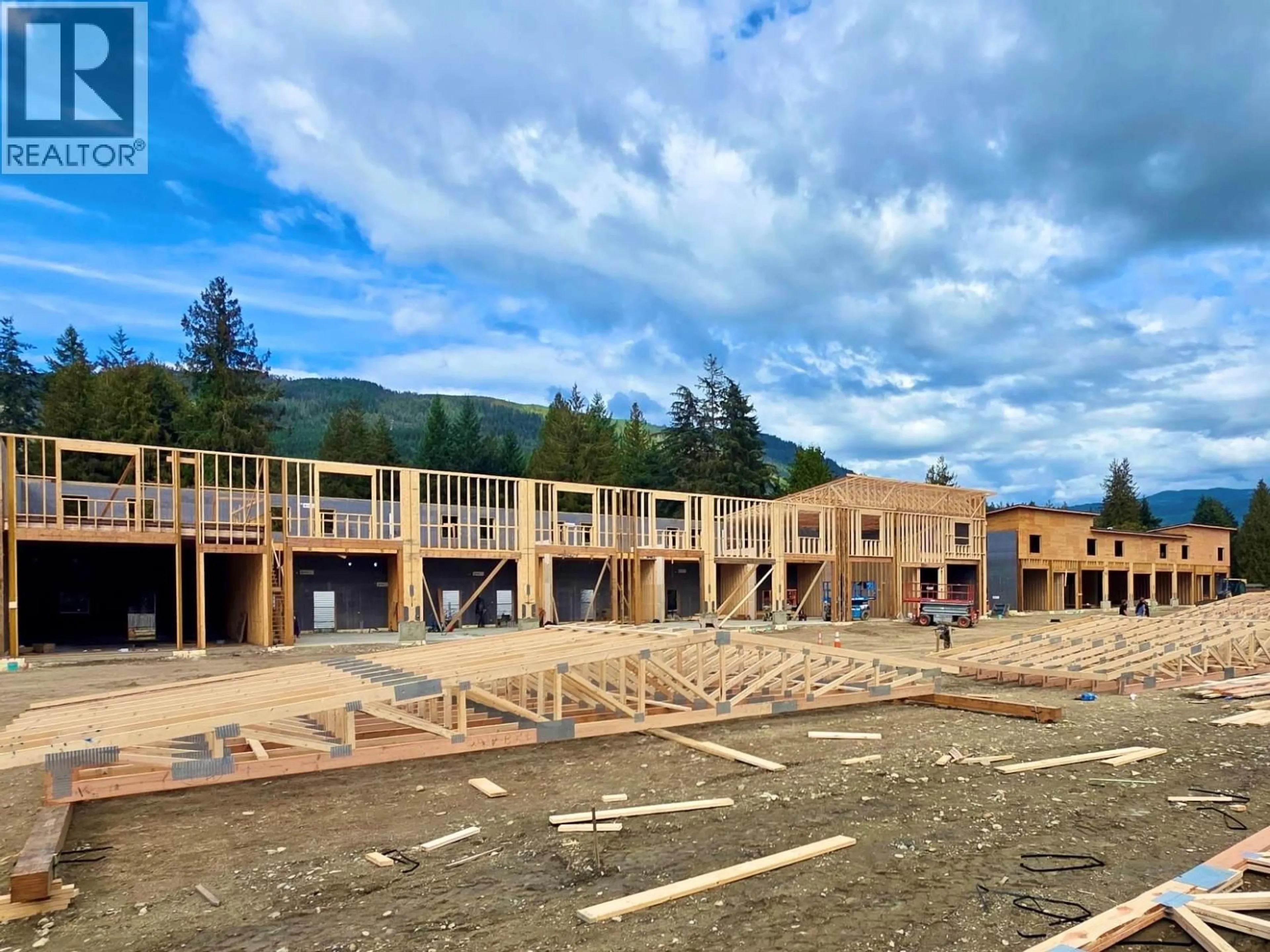 A pic of a room for 5 - 1002 SEED FRONTAGE ROAD, Sicamous British Columbia V0E2V4