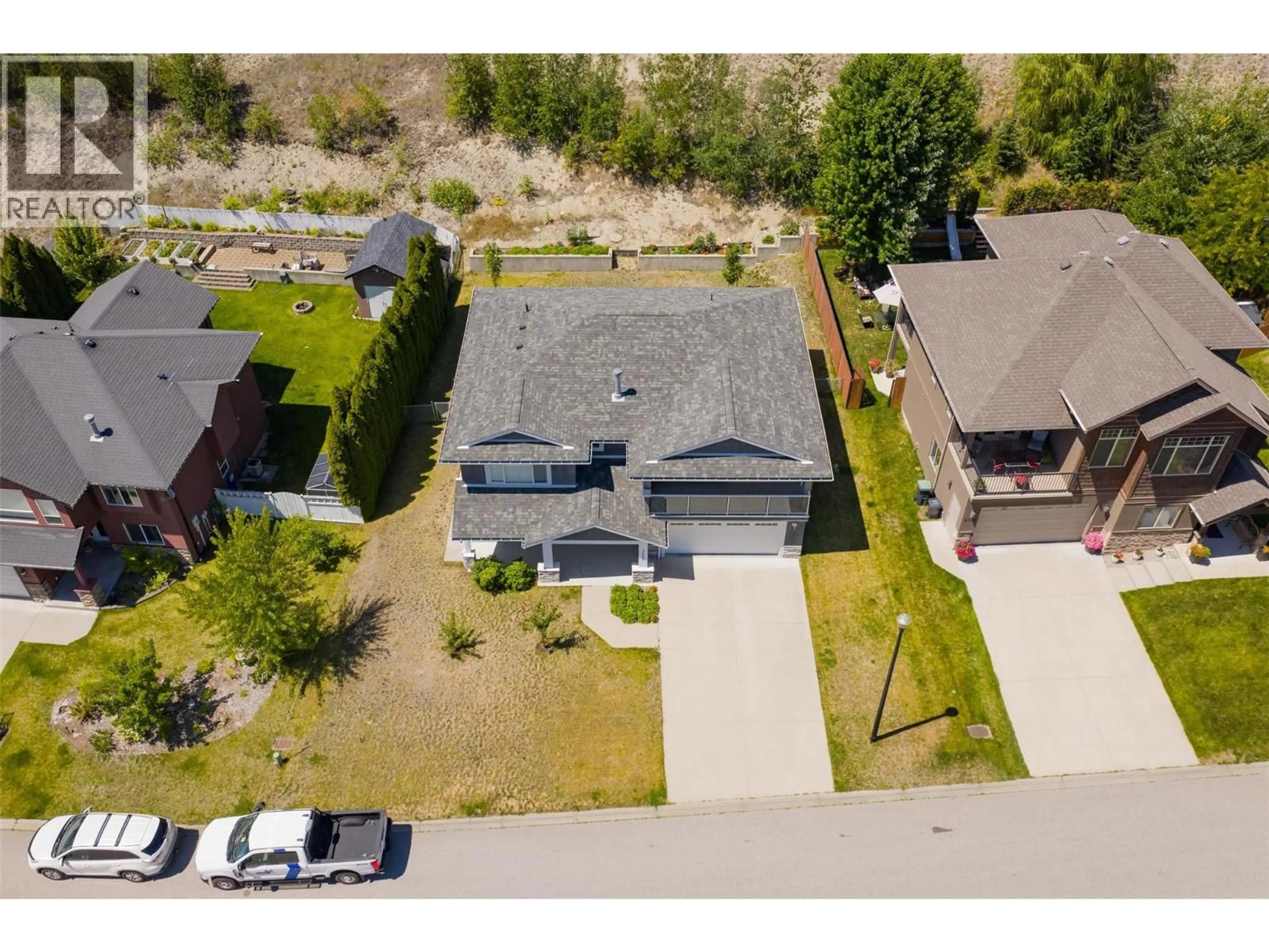 A pic from outside/outdoor area/front of a property/back of a property/a pic from drone, street for 3720 5TH AVENUE, Castlegar British Columbia V1N4Y3