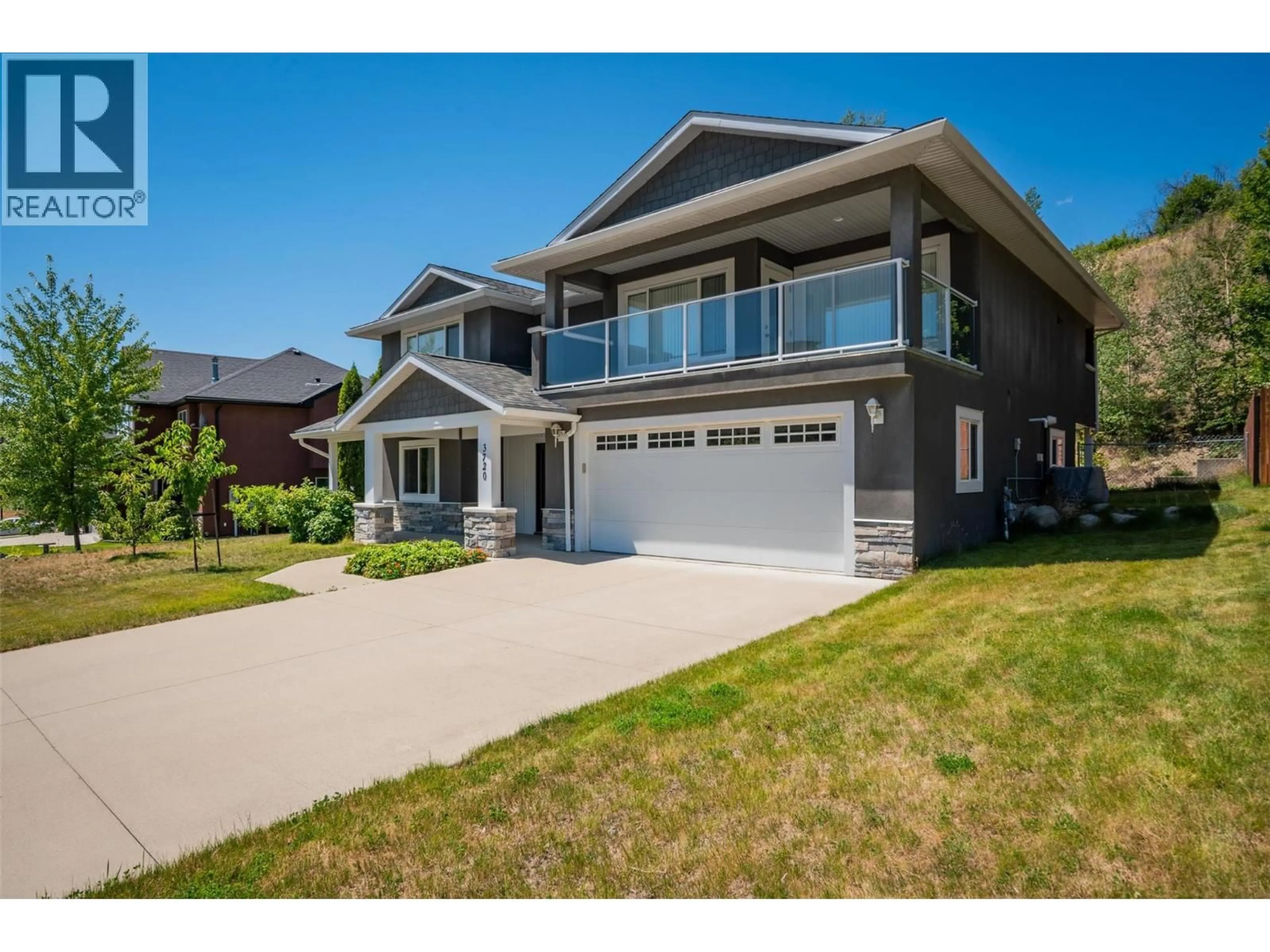 Home with vinyl exterior material, street for 3720 5TH AVENUE, Castlegar British Columbia V1N4Y3