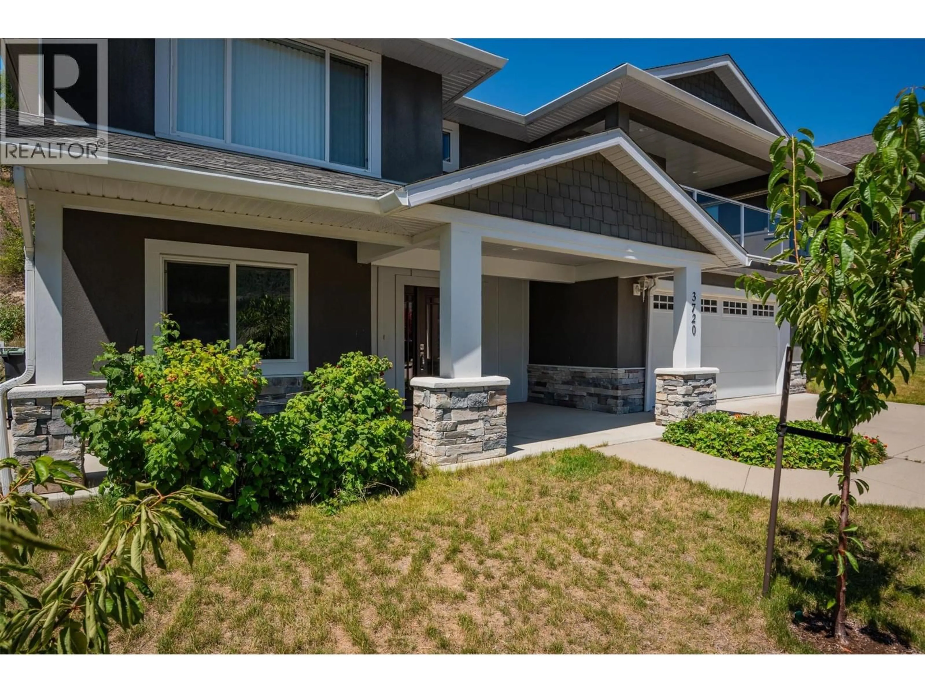 Home with vinyl exterior material, street for 3720 5TH AVENUE, Castlegar British Columbia V1N4Y3