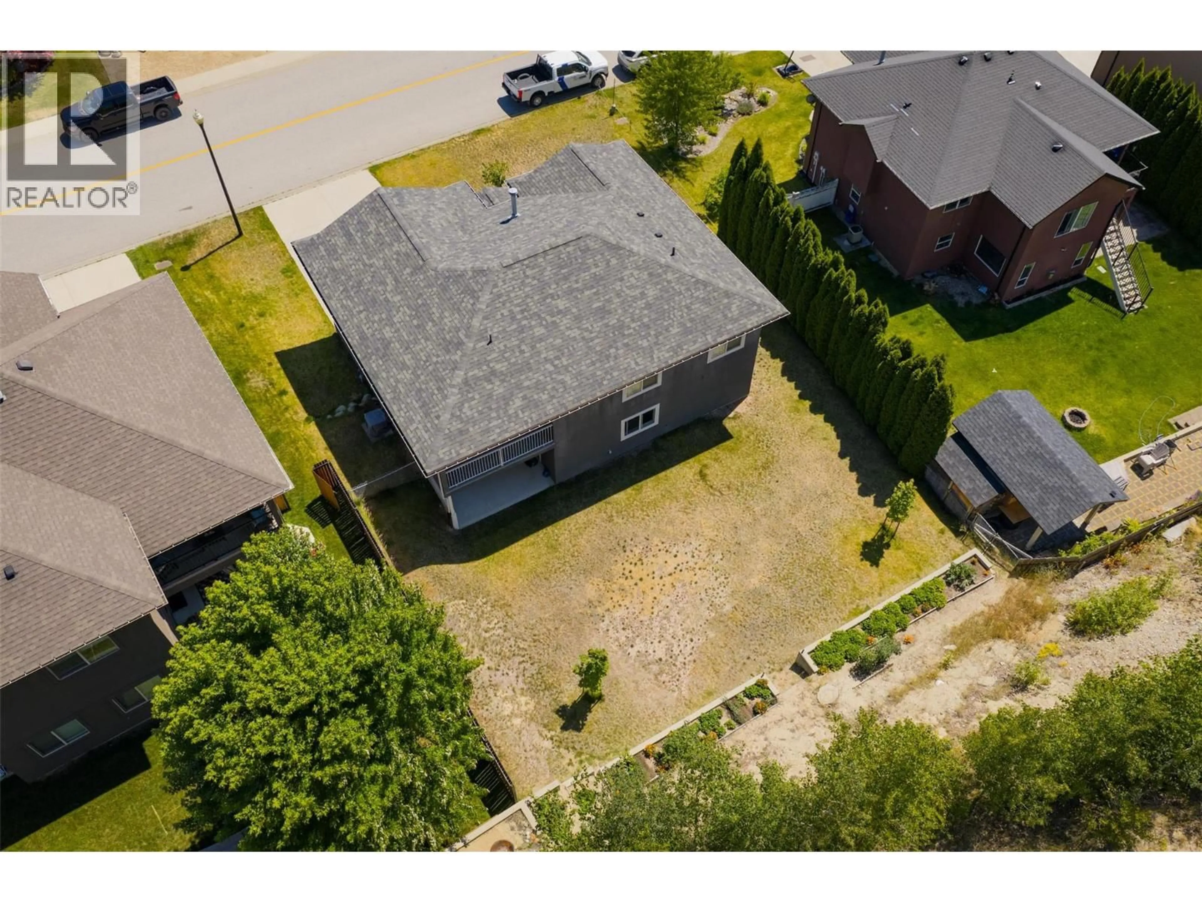 A pic from outside/outdoor area/front of a property/back of a property/a pic from drone, street for 3720 5TH AVENUE, Castlegar British Columbia V1N4Y3