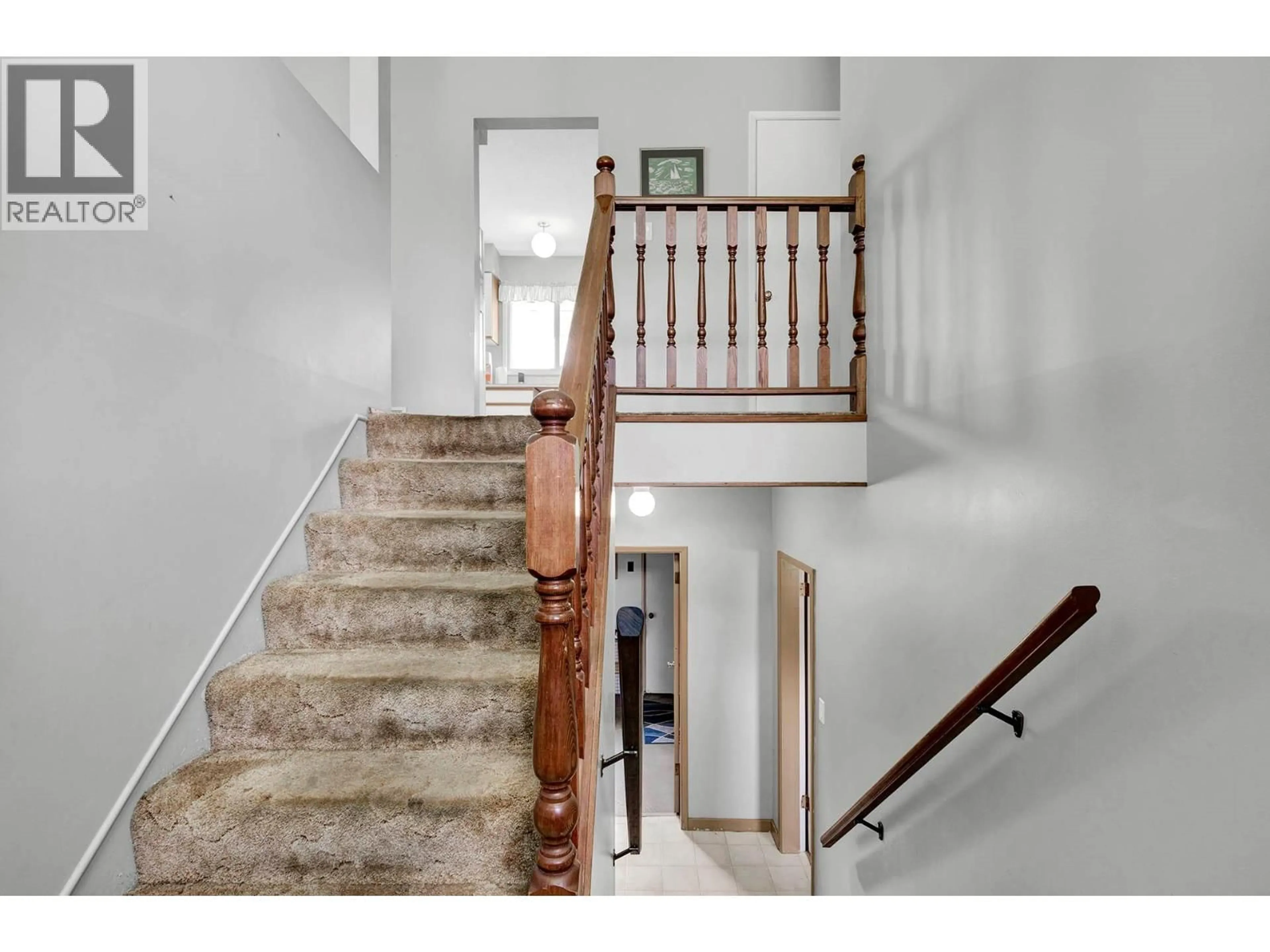 Stairs for 2311 GLENVIEW AVENUE, Kamloops British Columbia V2B4L3