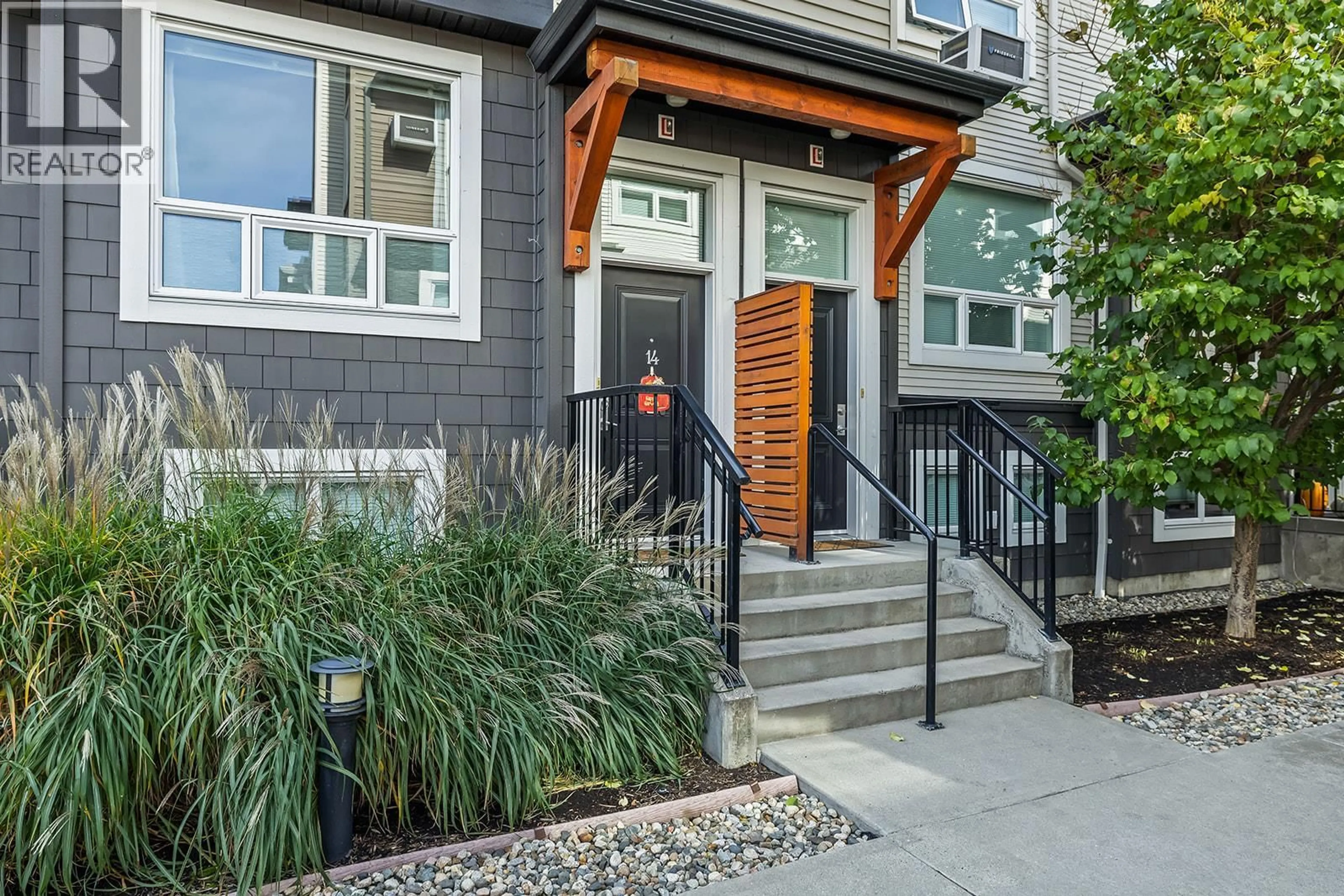 Indoor entryway for 14 - 1881 AMBROSI ROAD, Kelowna British Columbia V1Y4R8