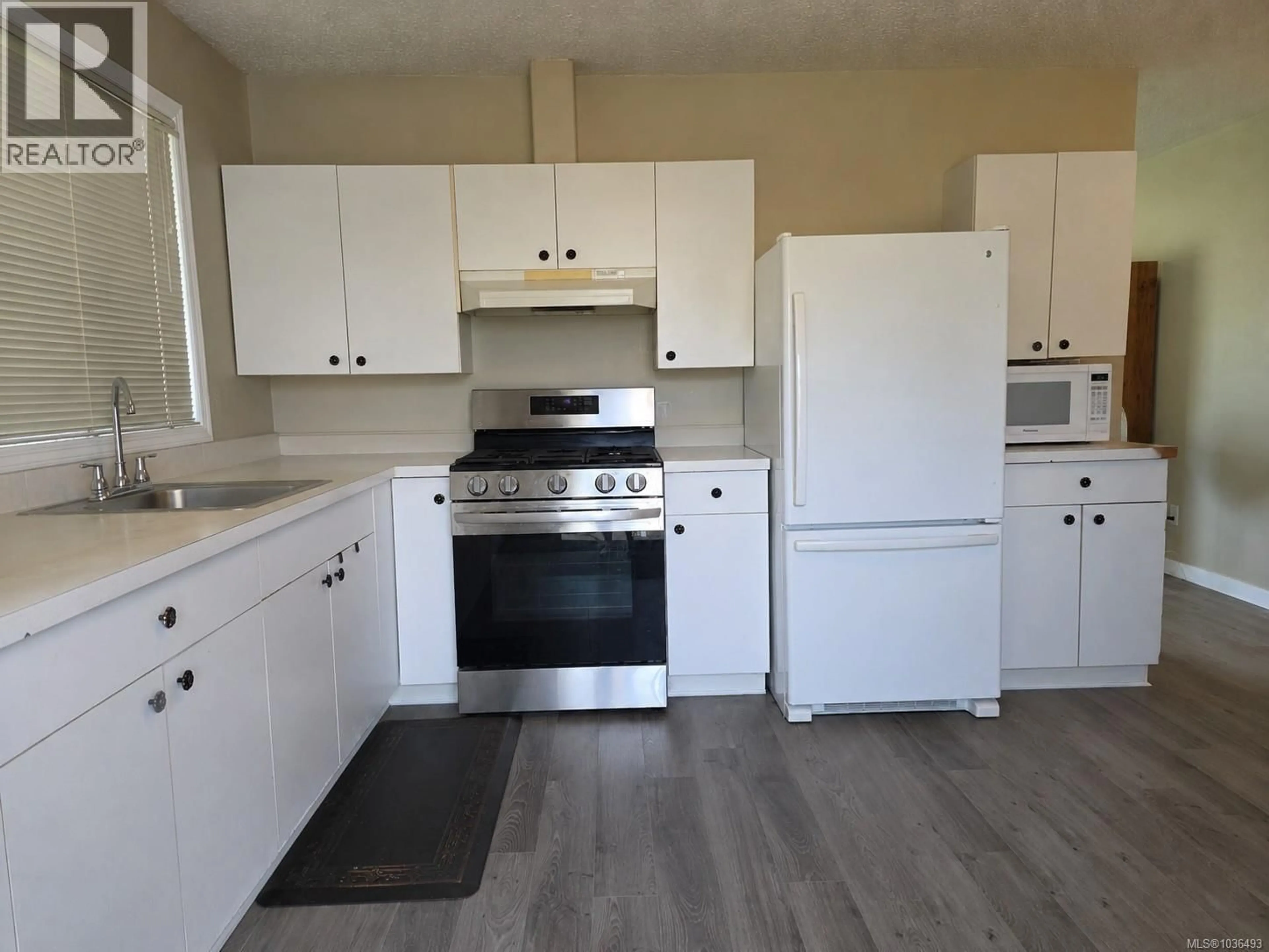 Standard kitchen, wood/laminate floor for 4535 ARROWSMITH ROAD, Port Alberni British Columbia V9Y5P3