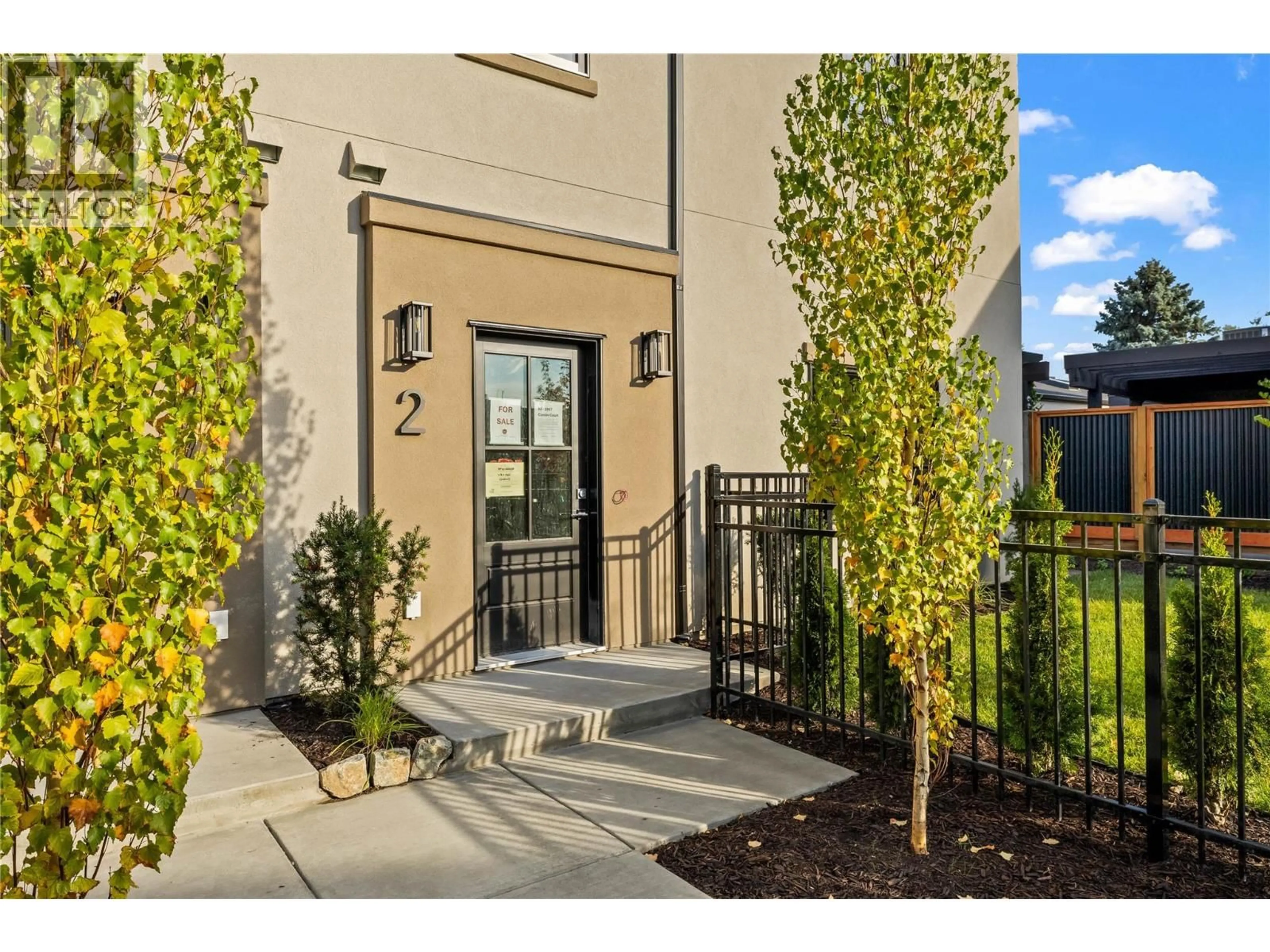 Indoor entryway for 2 - 2957 CONLIN COURT, Kelowna British Columbia V1Y7S7