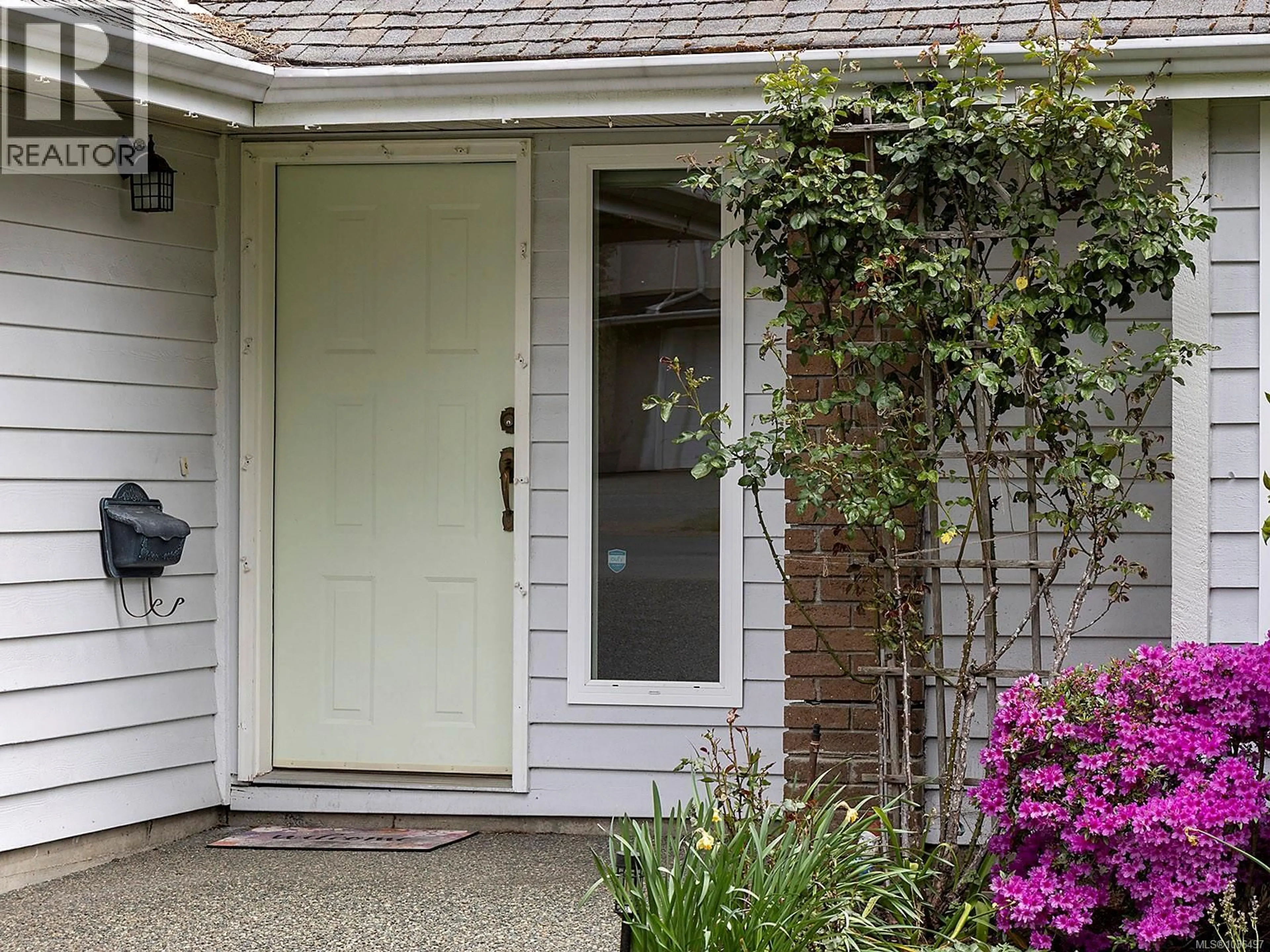 Indoor entryway for 4023 MALTON AVENUE, Saanich British Columbia V8X4W3