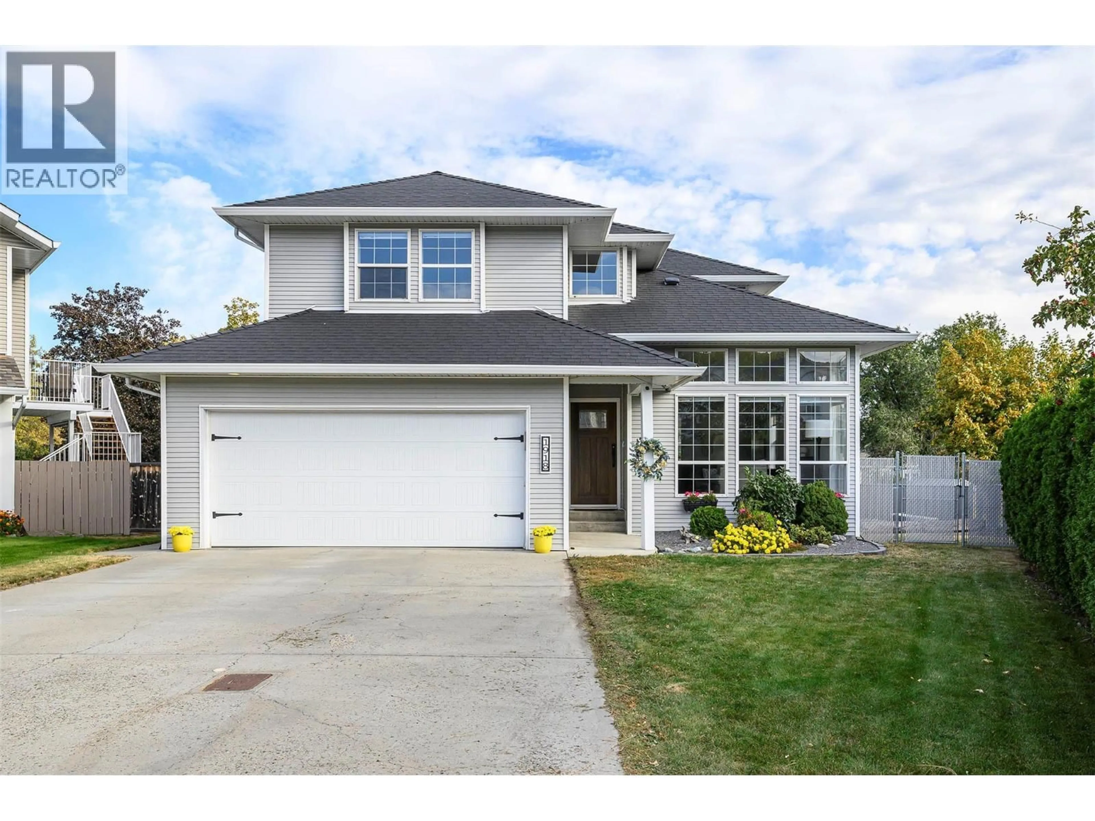 Home with vinyl exterior material, street for 1918 MANNING COURT, Kamloops British Columbia V2E2R8
