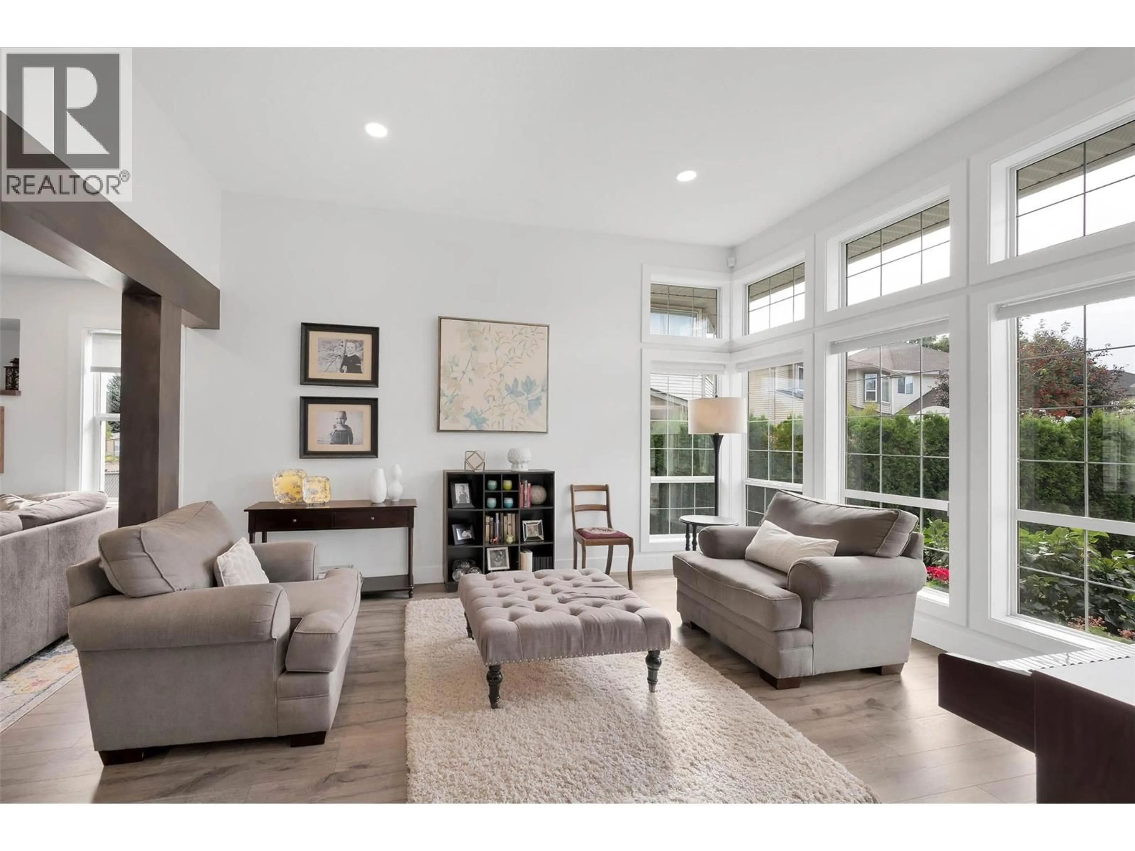 Living room with furniture, ceramic/tile floor for 1918 MANNING COURT, Kamloops British Columbia V2E2R8