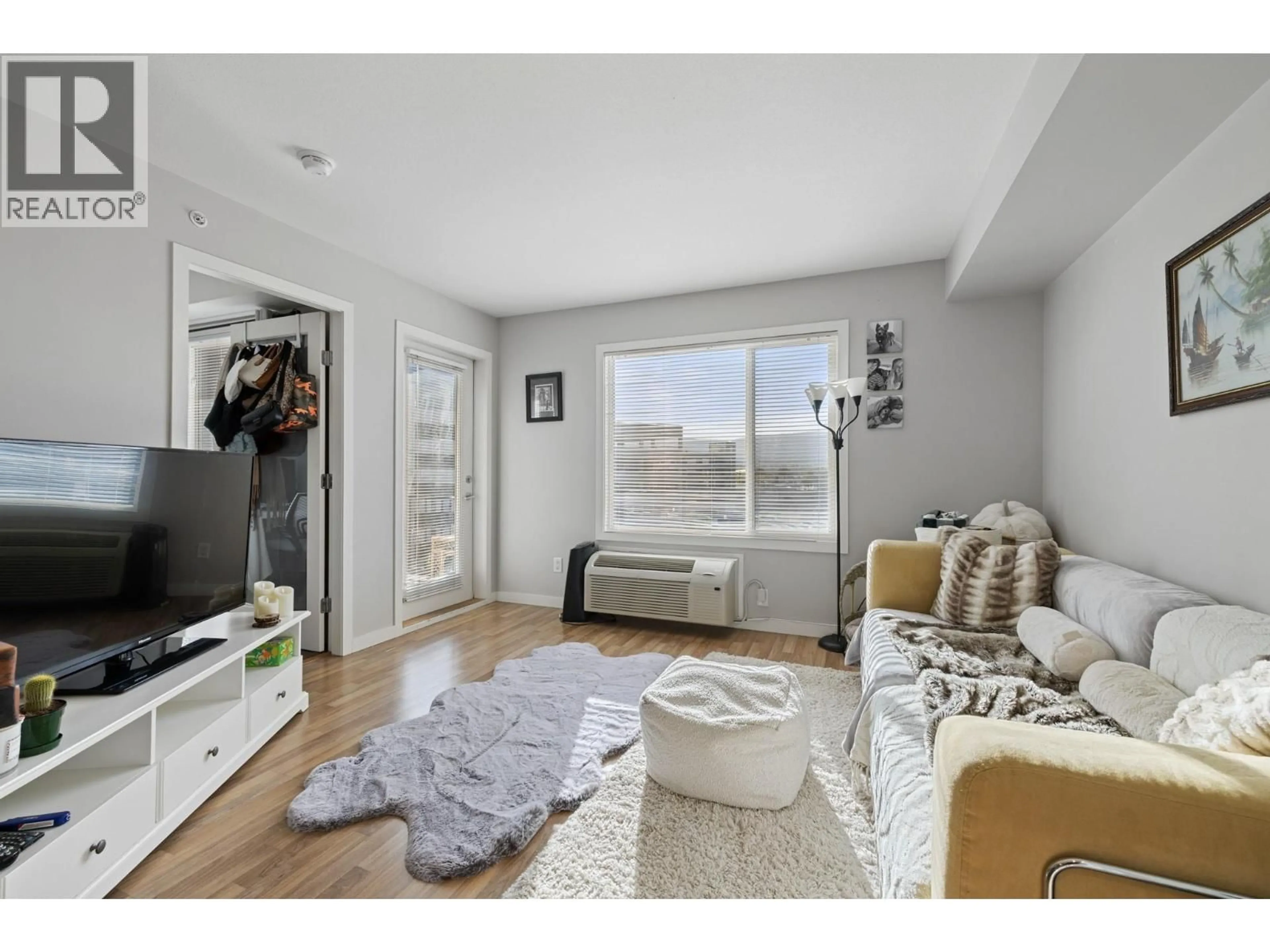 Living room with furniture, unknown for 406 - 1550 DICKSON AVENUE, Kelowna British Columbia V1Y9Y8