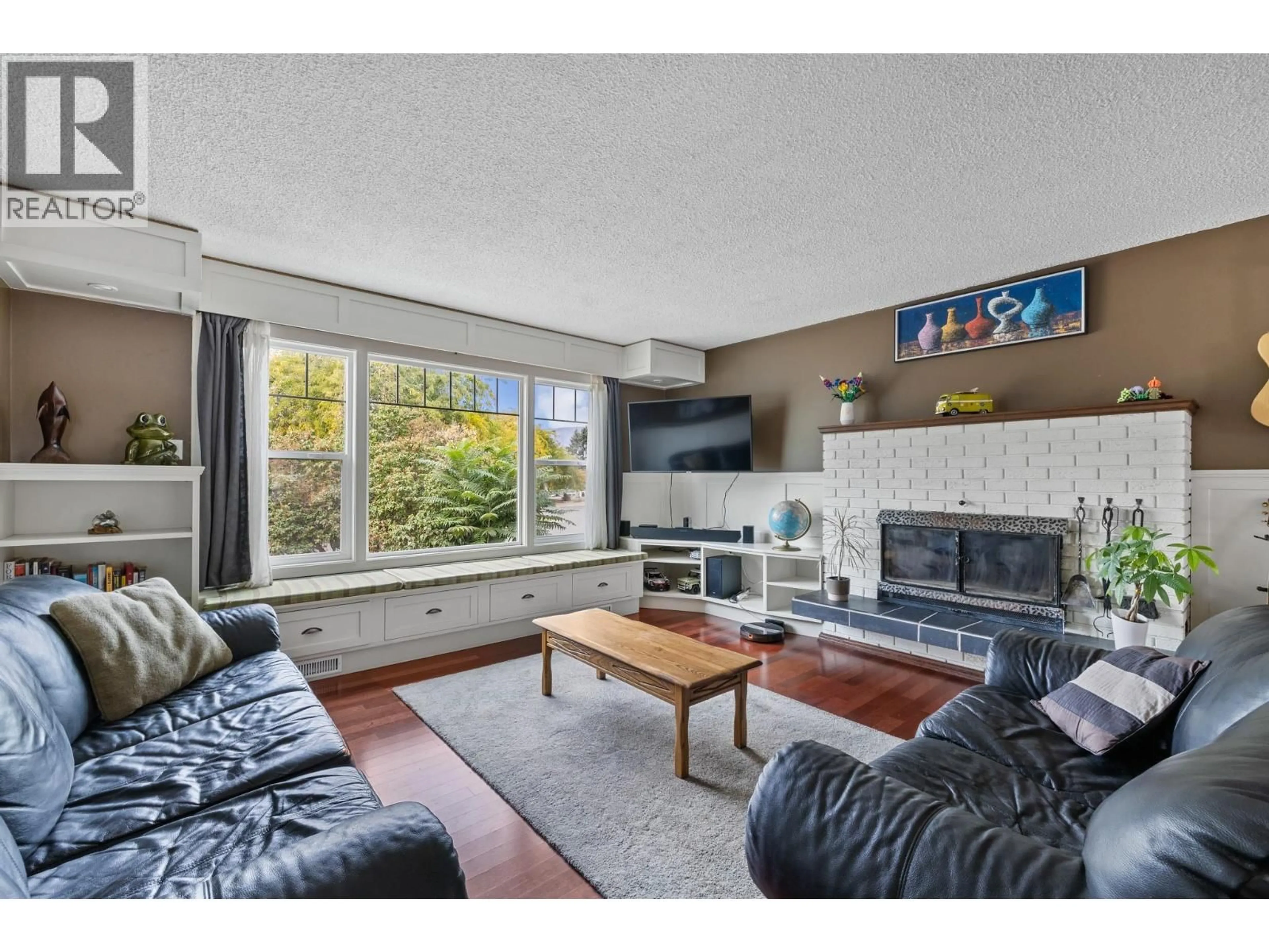 Living room with furniture, unknown for 1342 MCBRIDE ROAD, Kelowna British Columbia V1Y4A6