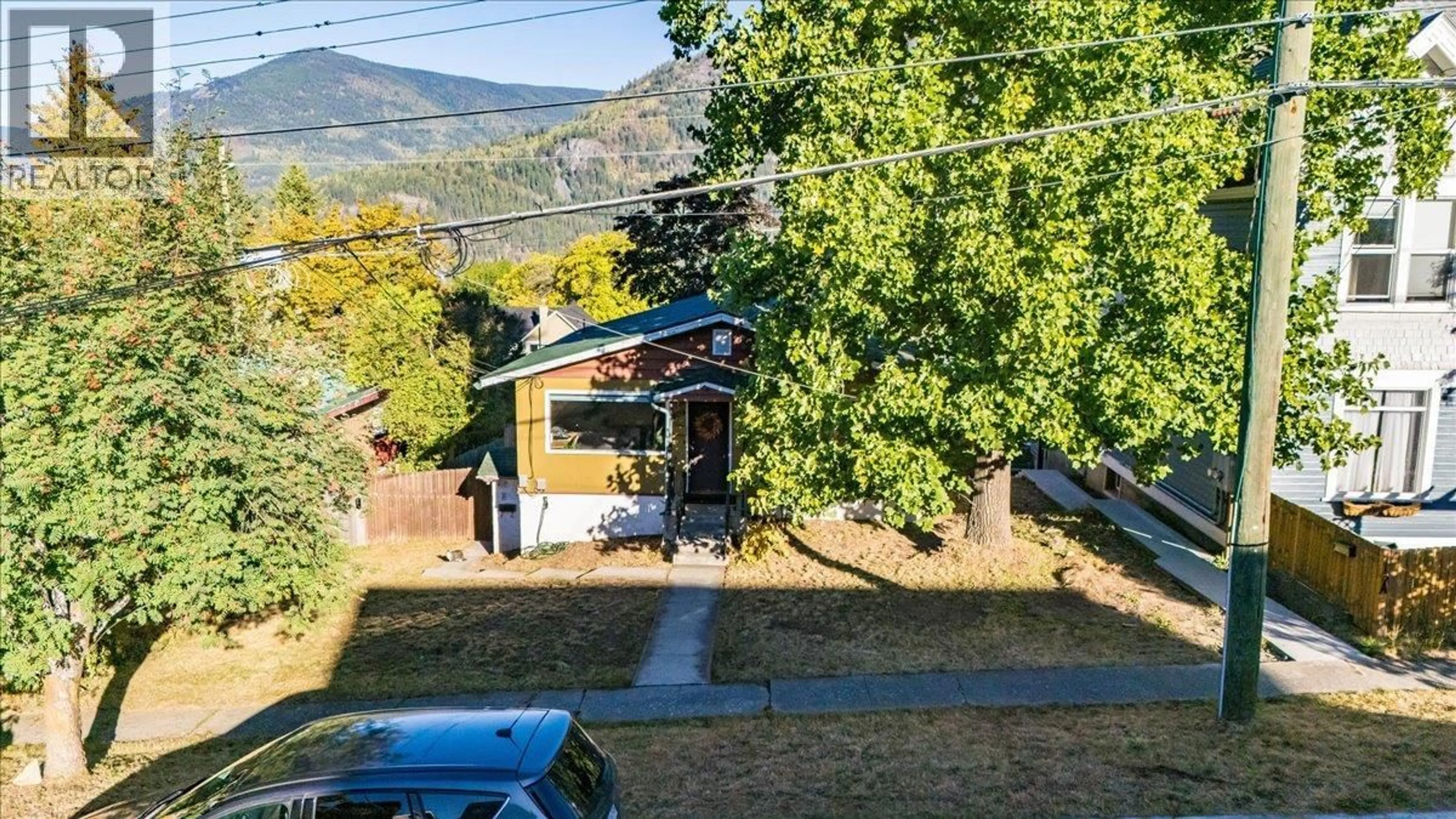 A pic from outside/outdoor area/front of a property/back of a property/a pic from drone, mountain view for 409 RICHARDS STREET, Nelson British Columbia V1L5J9