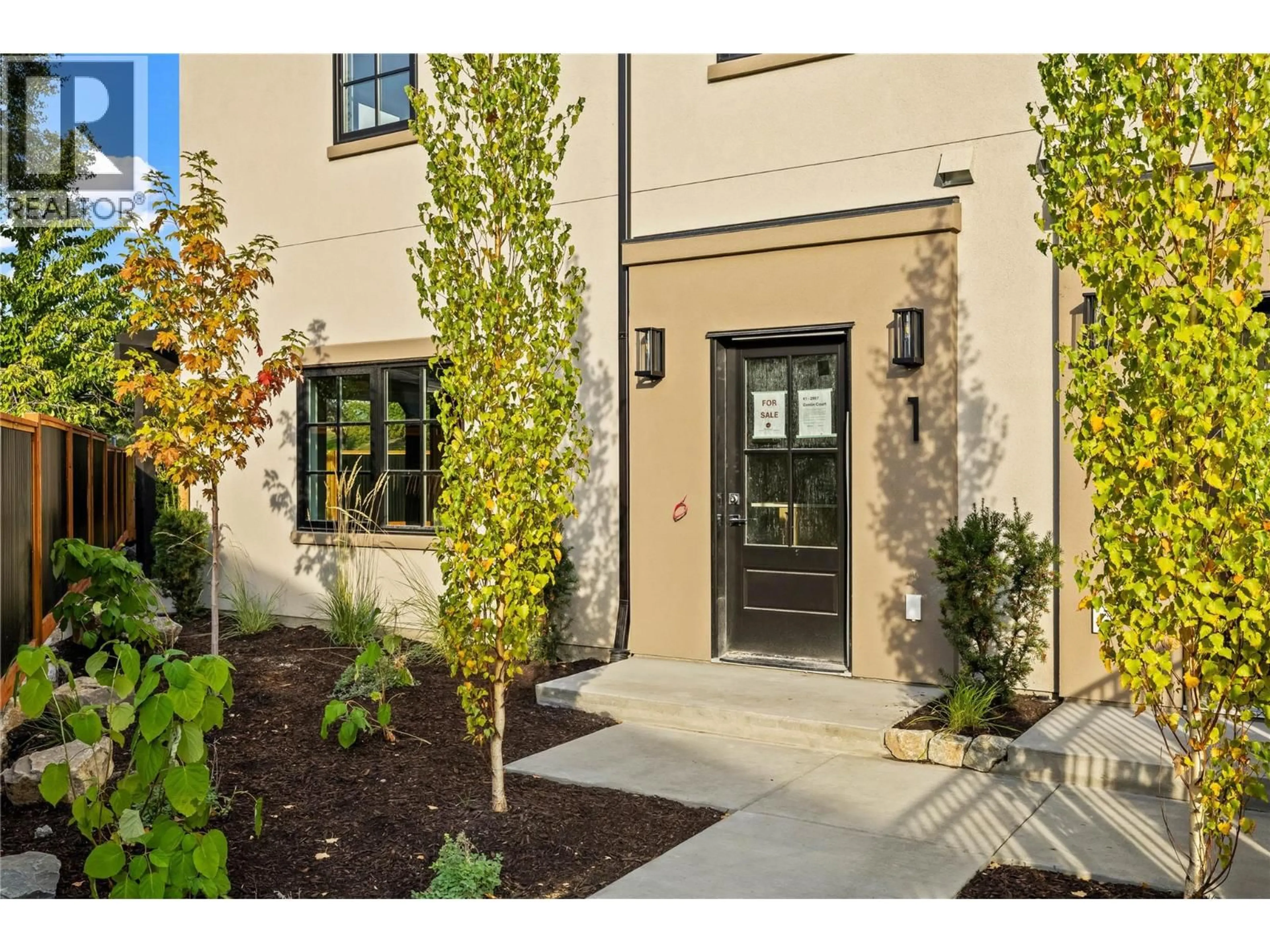 Indoor entryway for 1 - 2957 CONLIN COURT, Kelowna British Columbia V1Y7S7