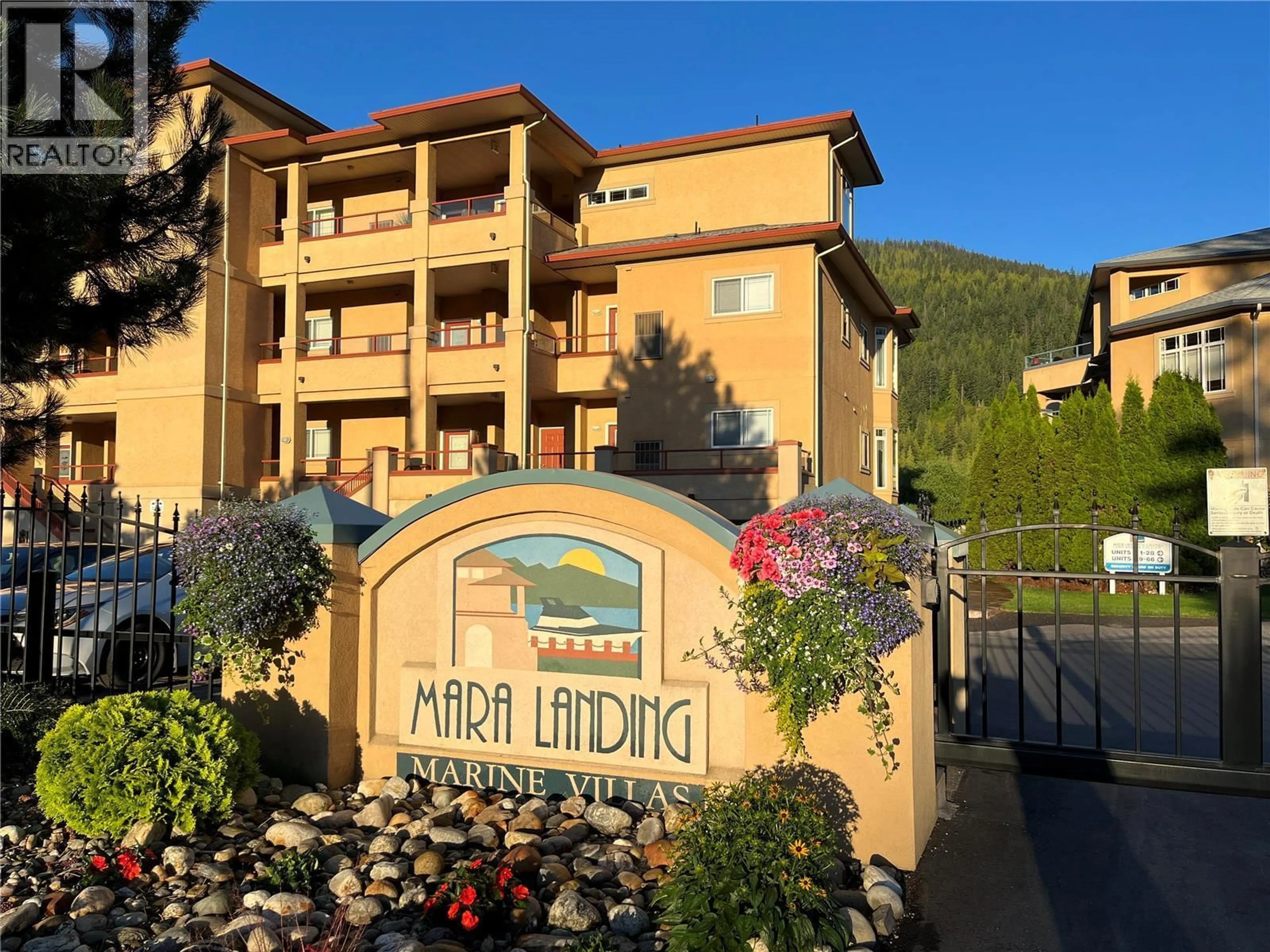 Indoor foyer for 44 - 714 RIVERSIDE AVENUE, Sicamous British Columbia V0E2V1